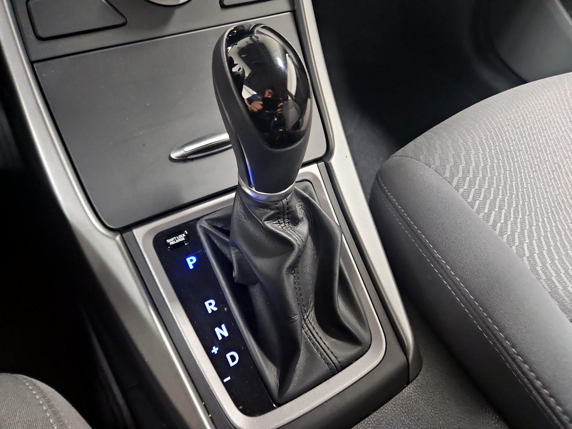 Thumbnail: 2016 Hyundai Elantra - 16