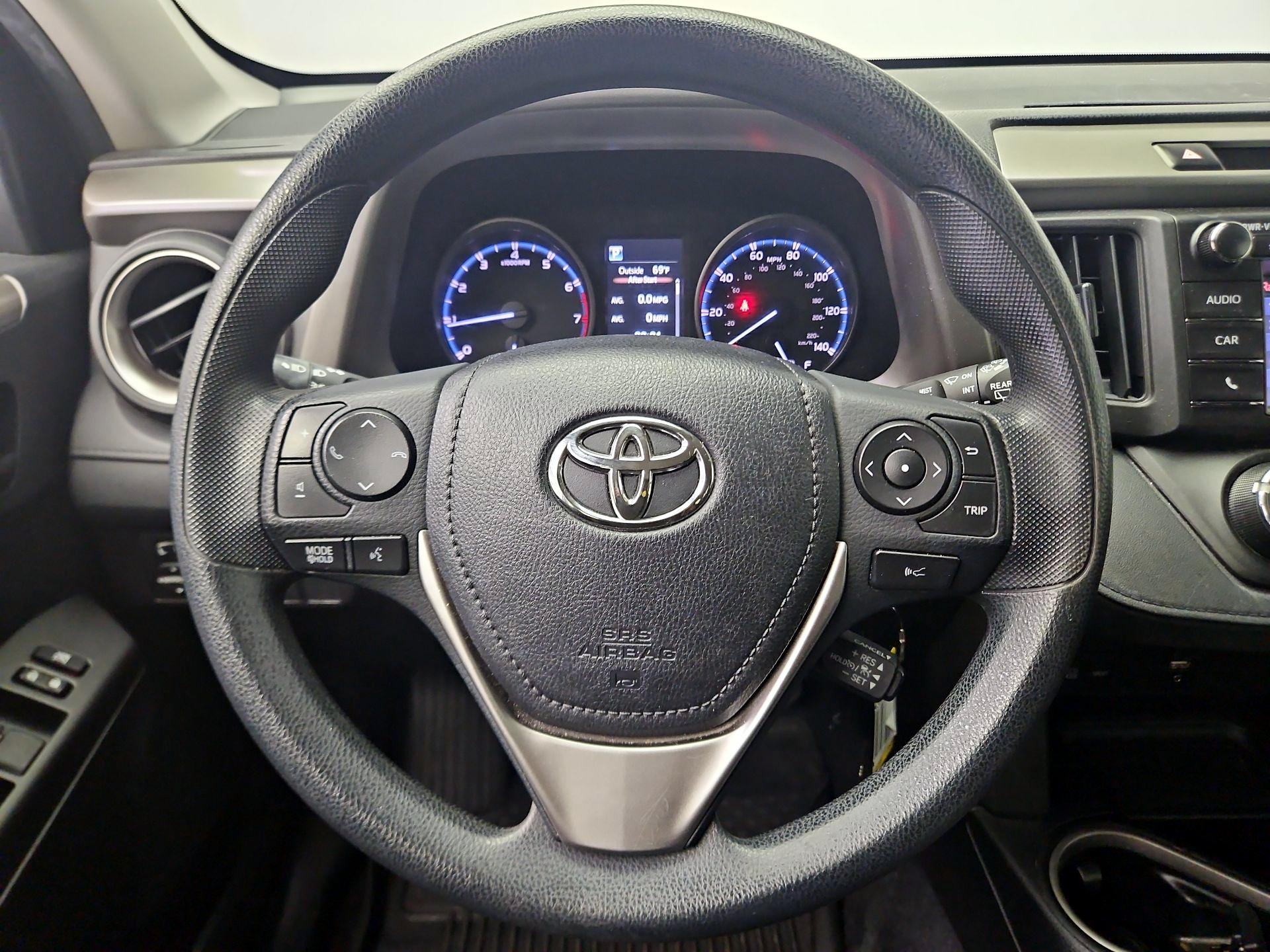 Thumbnail: 2018 Toyota RAV4 - 10