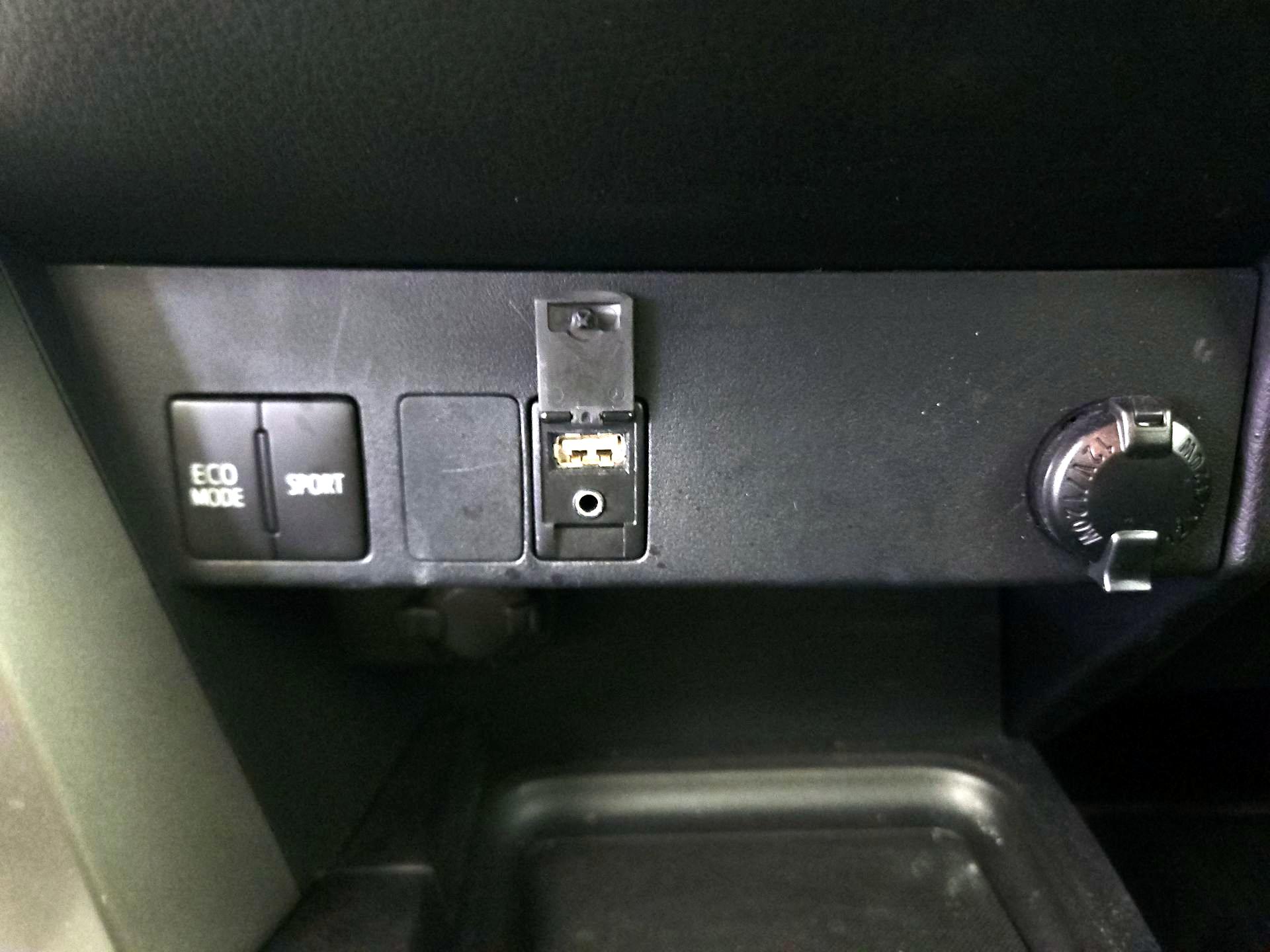 Thumbnail: 2018 Toyota RAV4 - 18