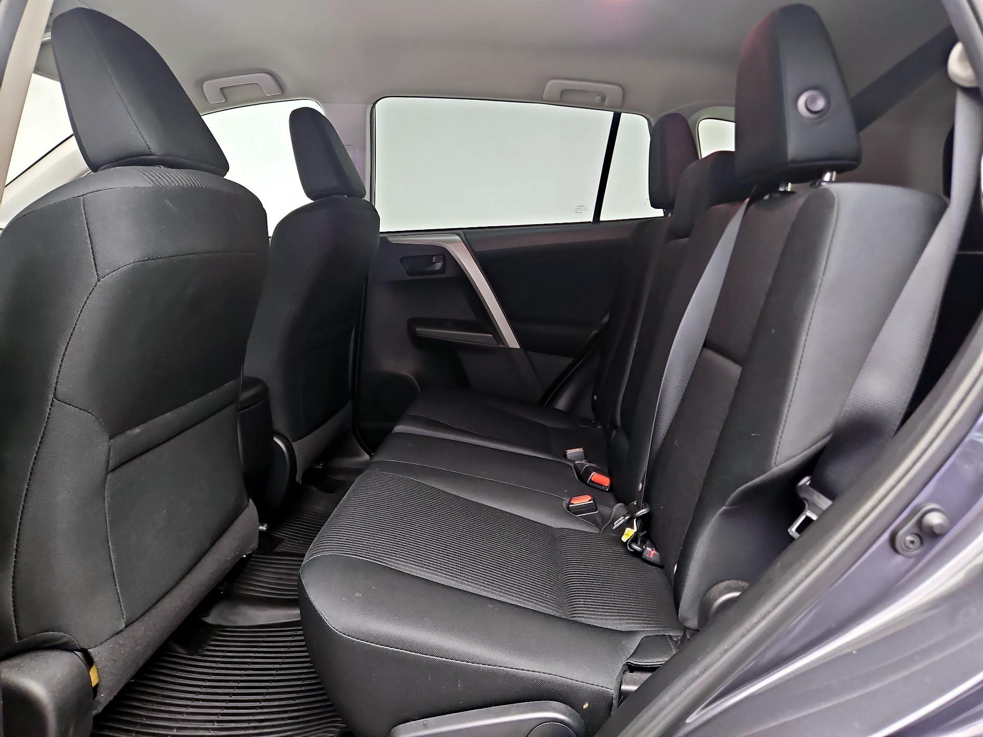 Thumbnail: 2018 Toyota RAV4 - 19