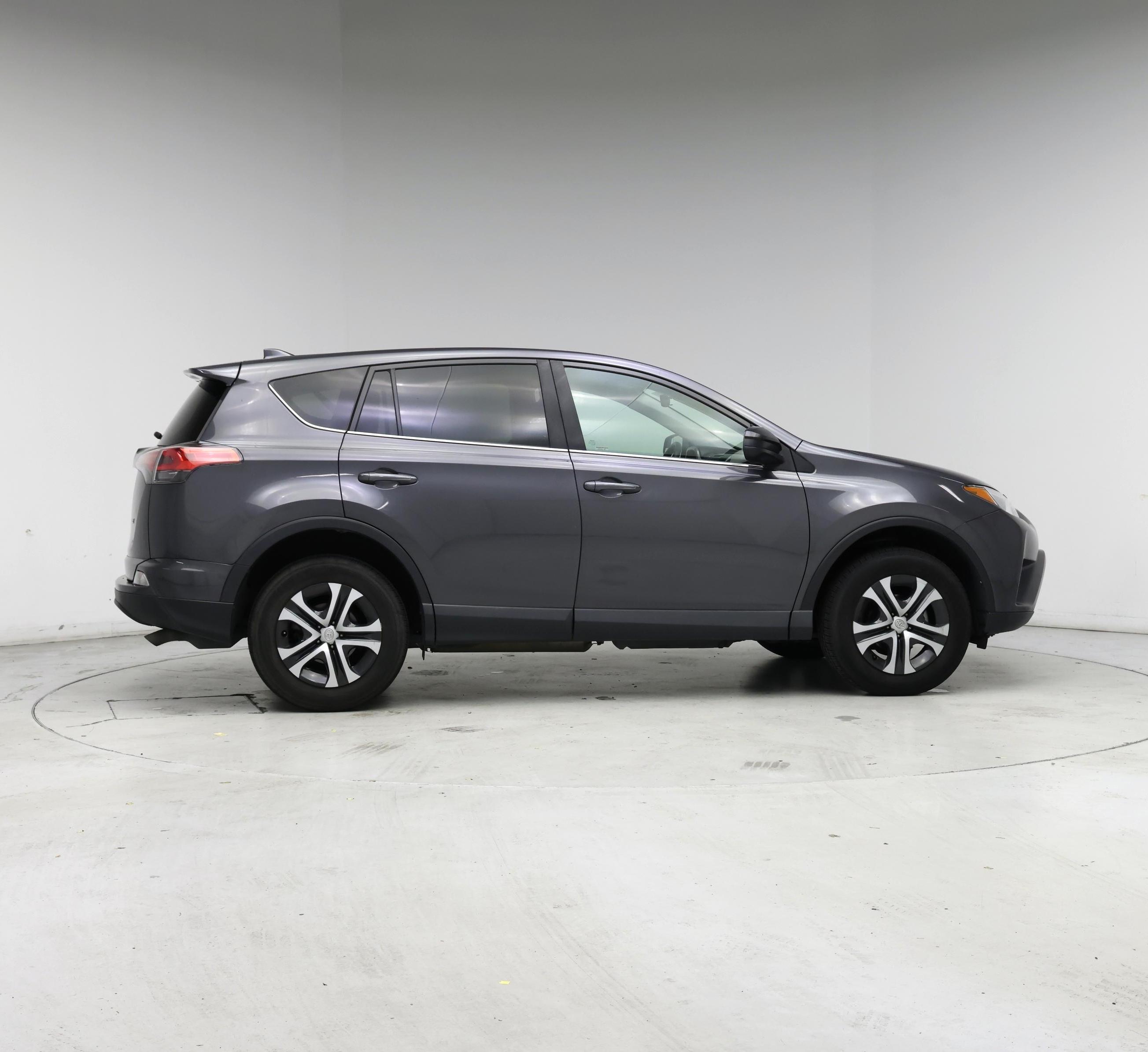 Thumbnail: 2018 Toyota RAV4 - 7