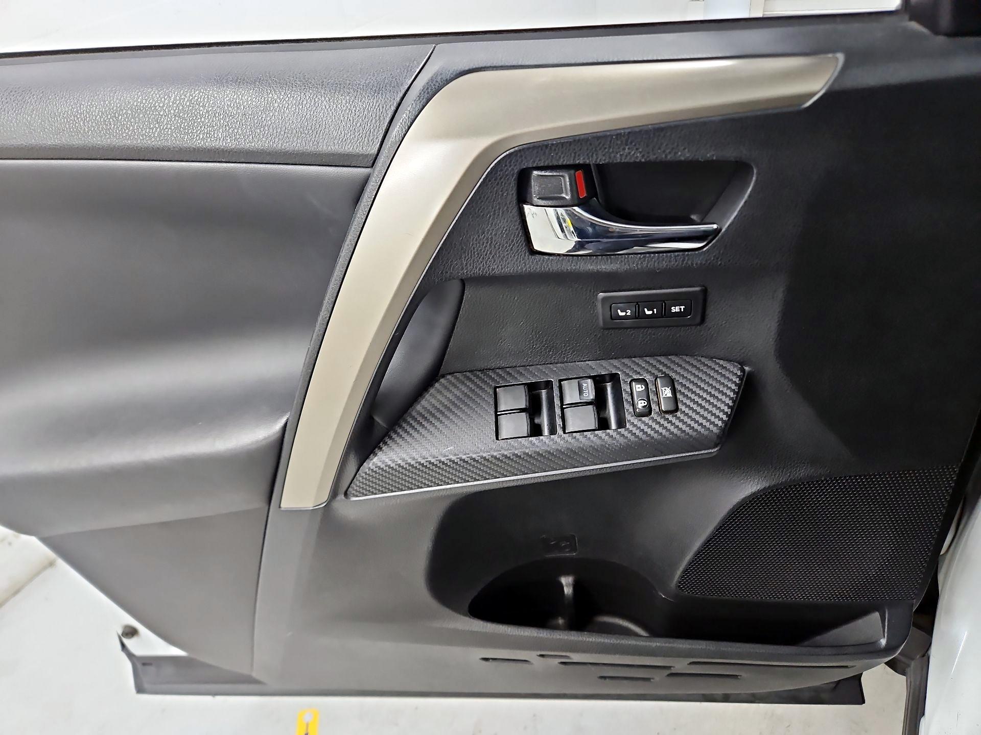 Thumbnail: 2014 Toyota RAV4 - 12