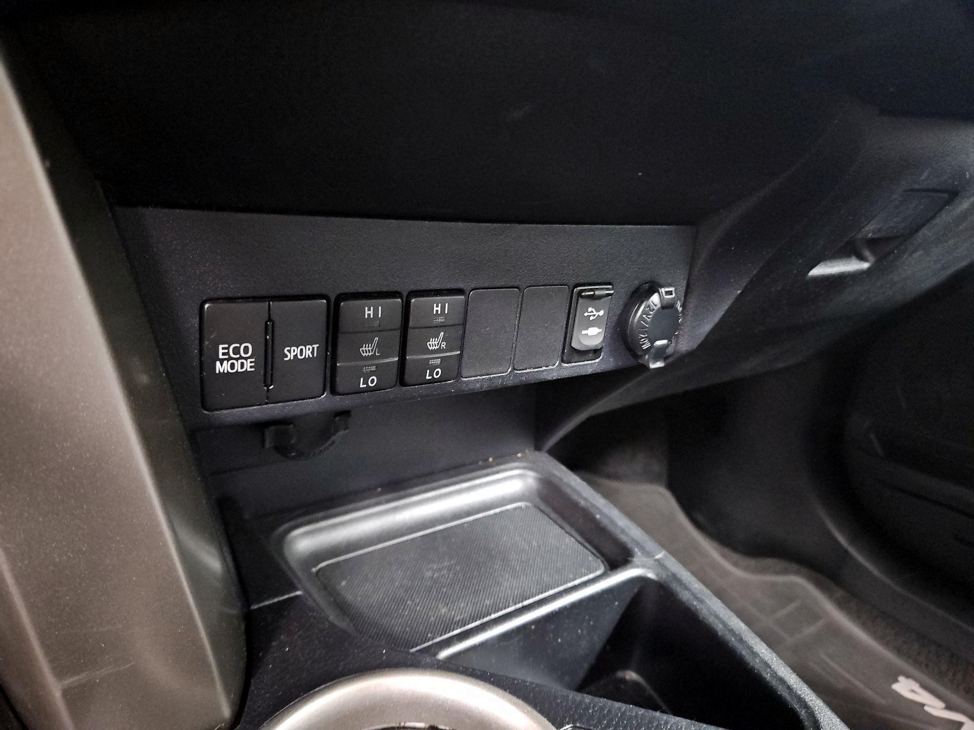 Thumbnail: 2014 Toyota RAV4 - 18