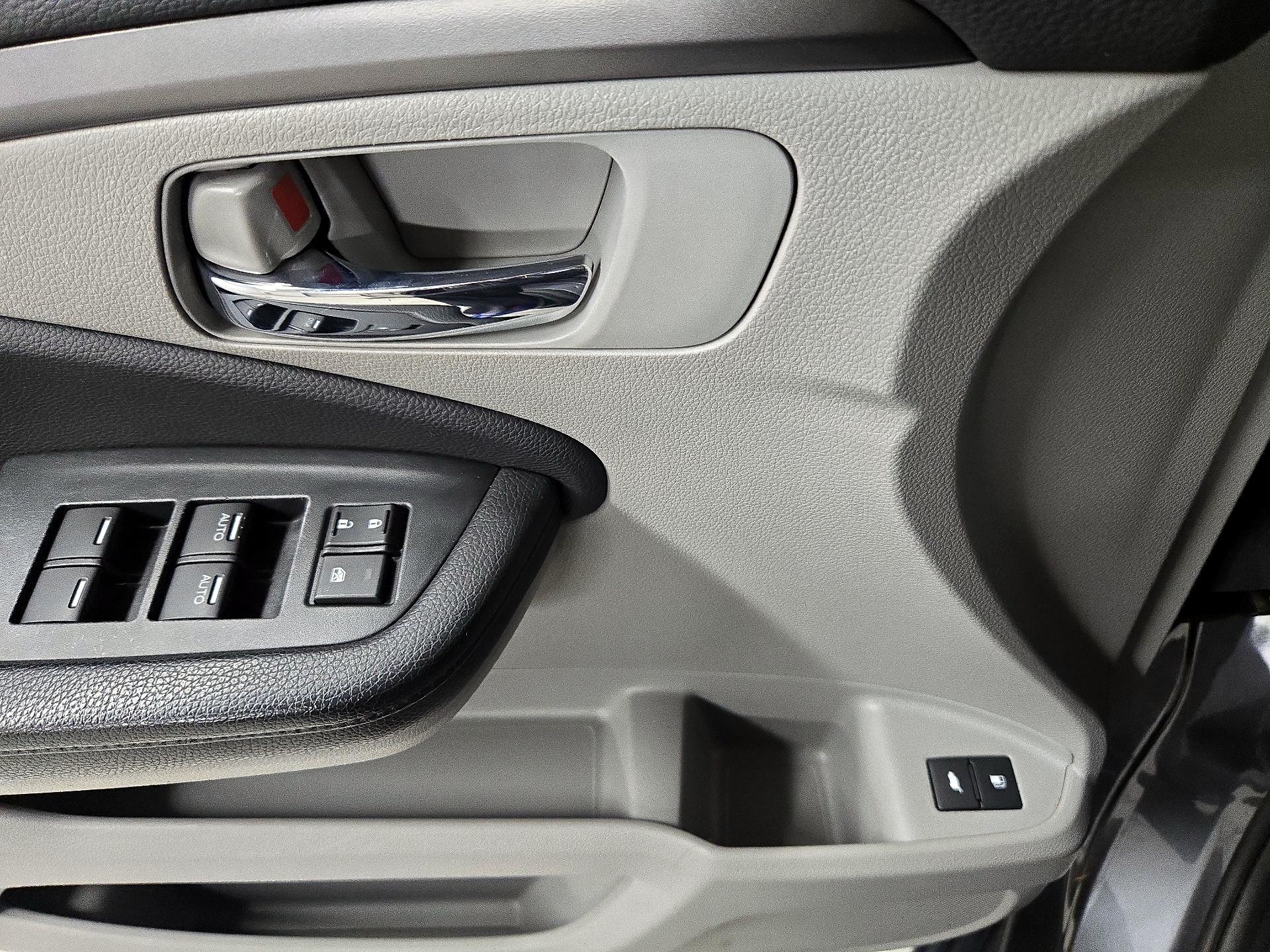 Thumbnail: 2016 Honda Pilot - 12