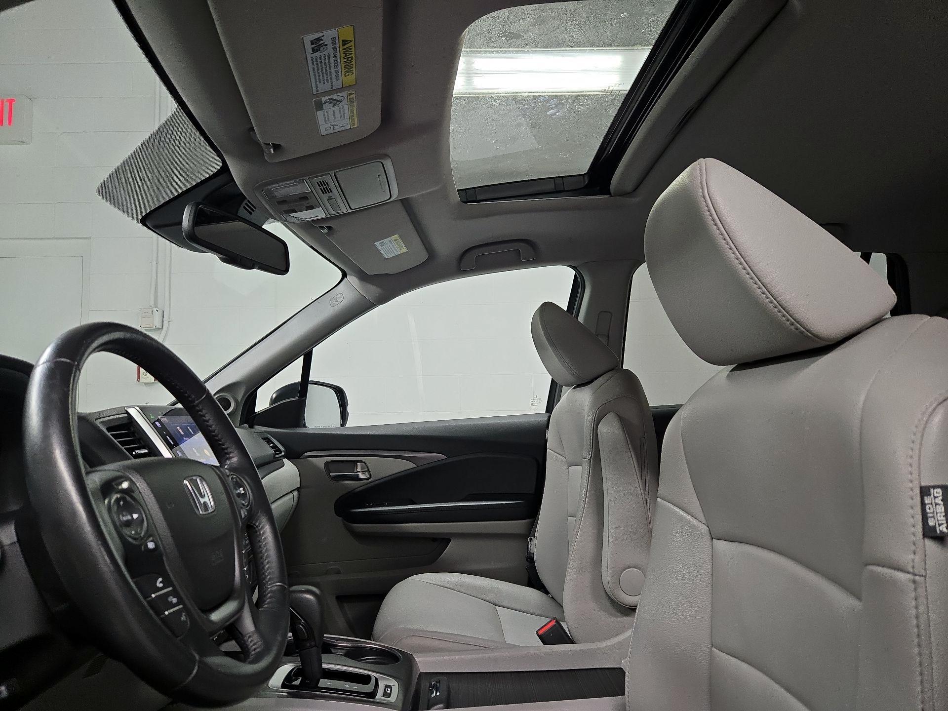 Thumbnail: 2016 Honda Pilot - 19