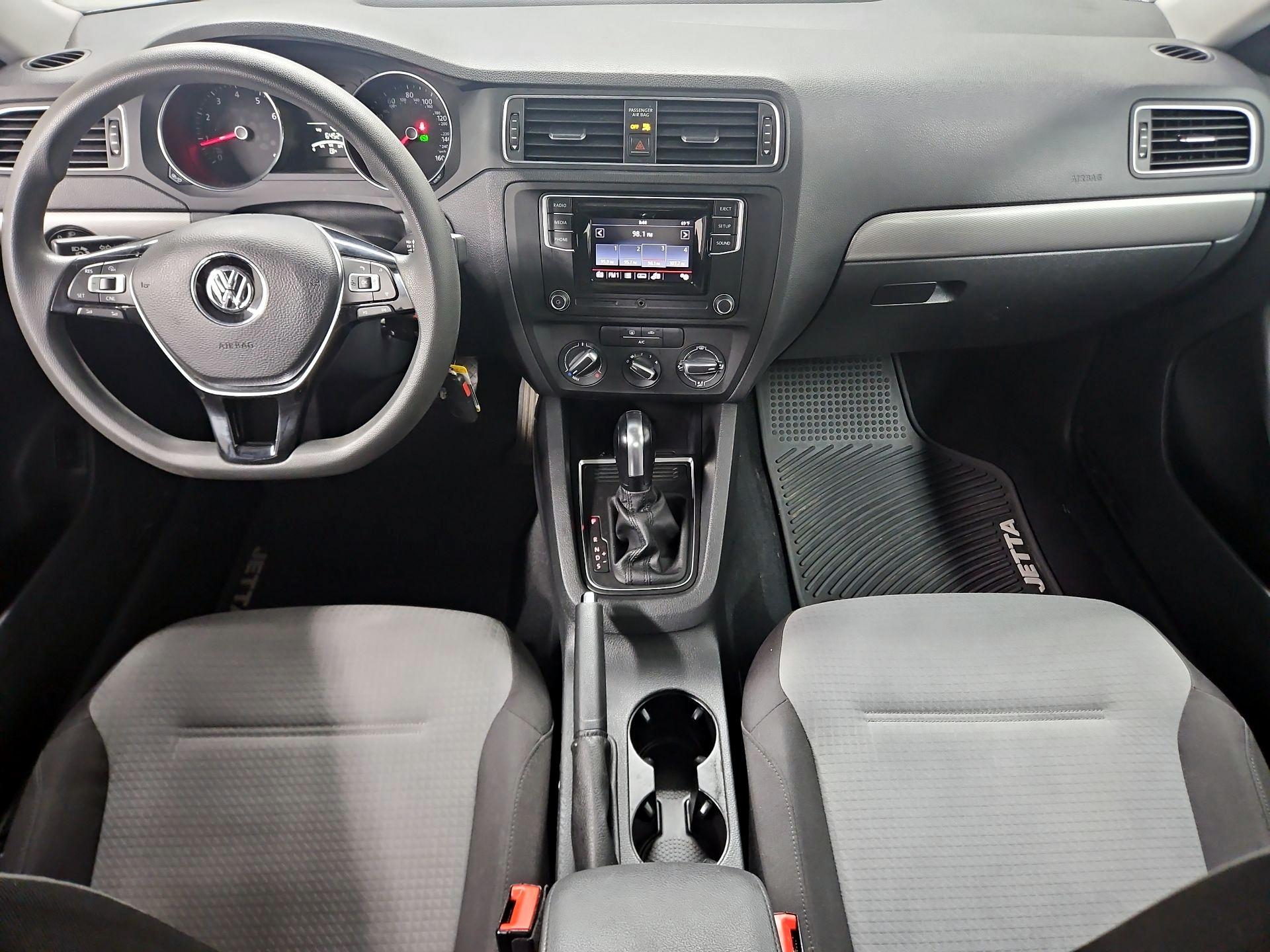 Thumbnail: 2017 Volkswagen Jetta - 9