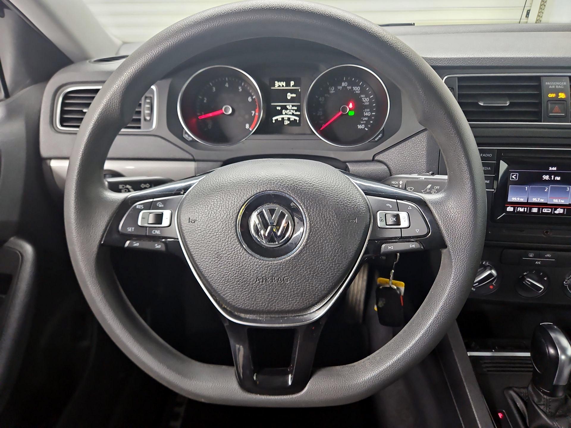 Thumbnail: 2017 Volkswagen Jetta - 10