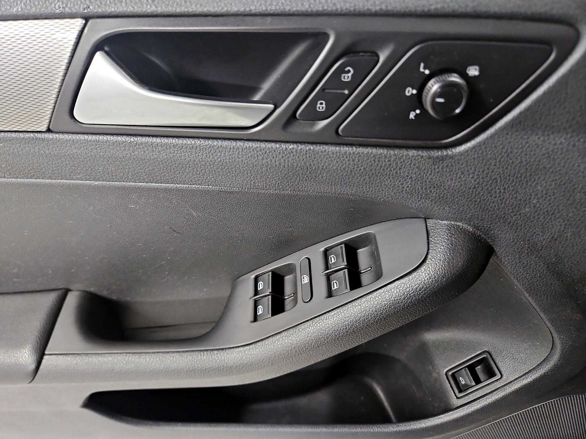 Thumbnail: 2017 Volkswagen Jetta - 12