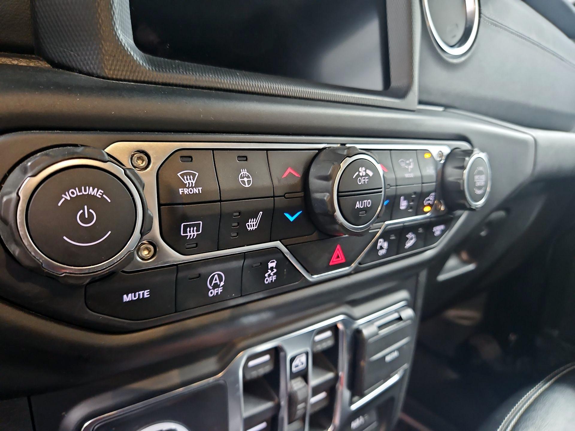Thumbnail: 2019 Jeep Wrangler - 17