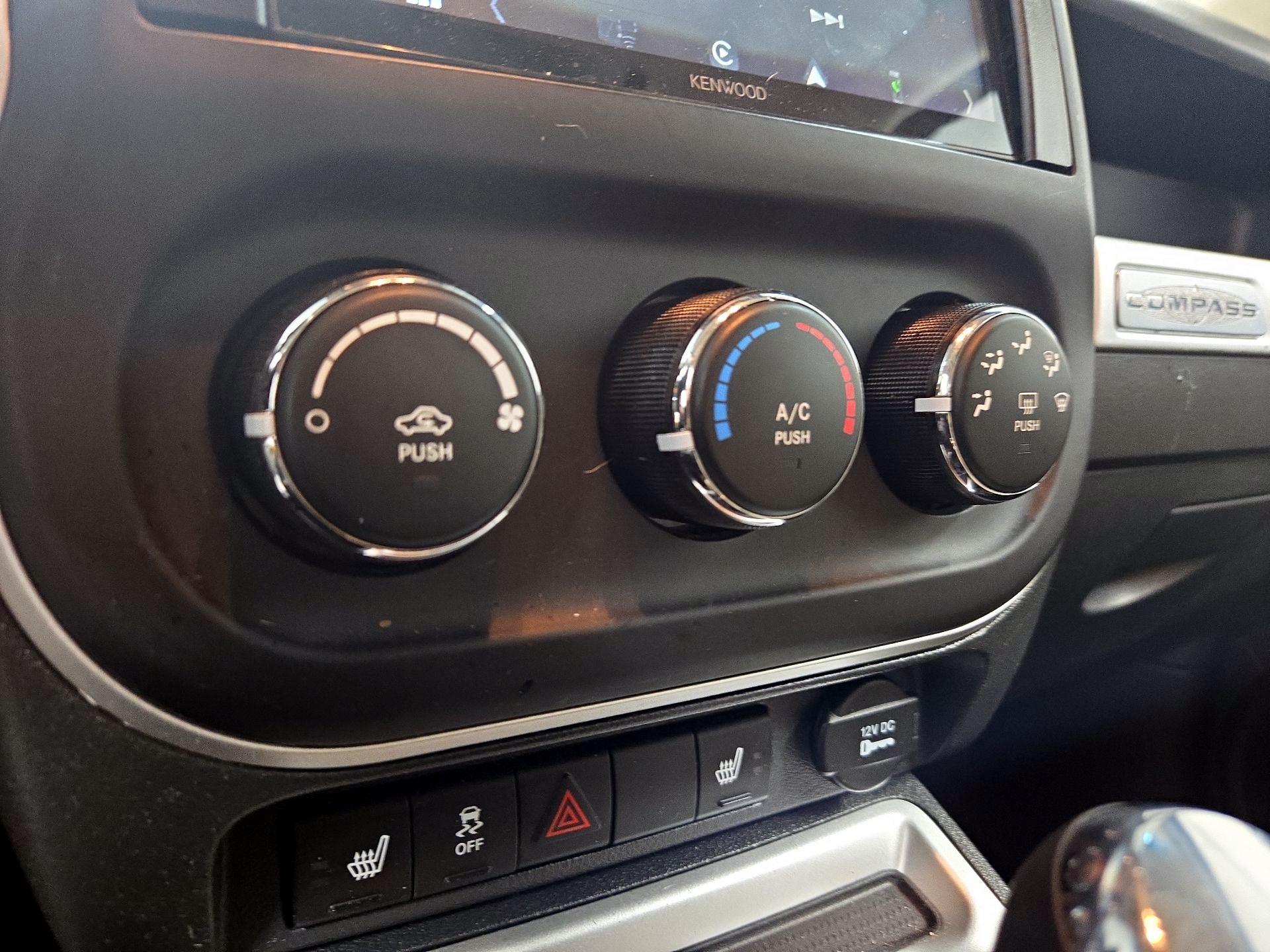 Thumbnail: 2015 Jeep Compass - 15