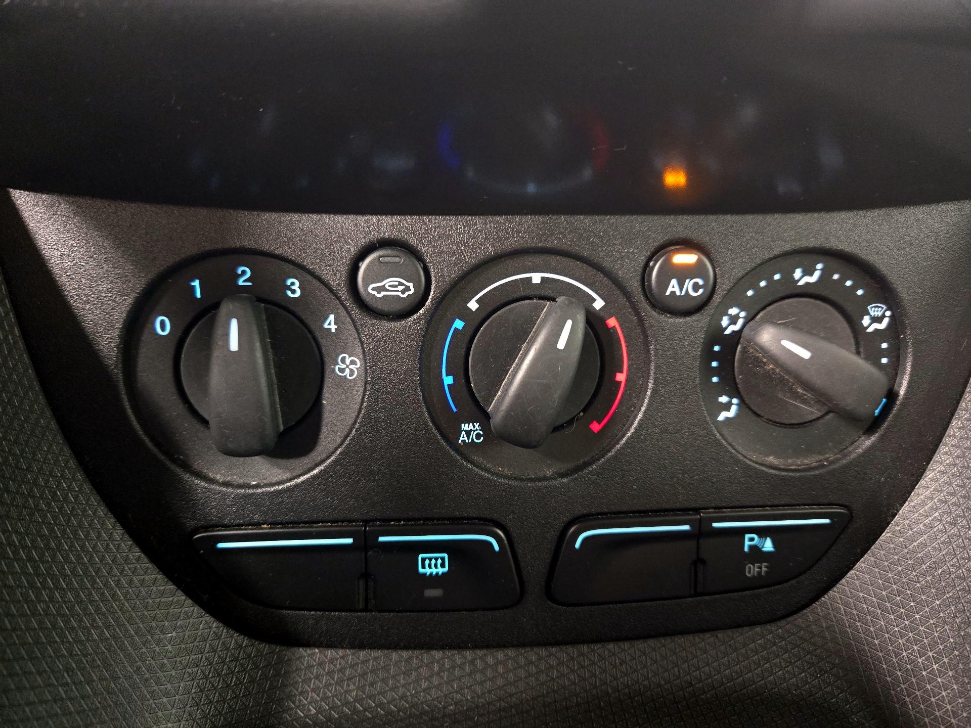 Thumbnail: 2015 Ford Transit Series - 16