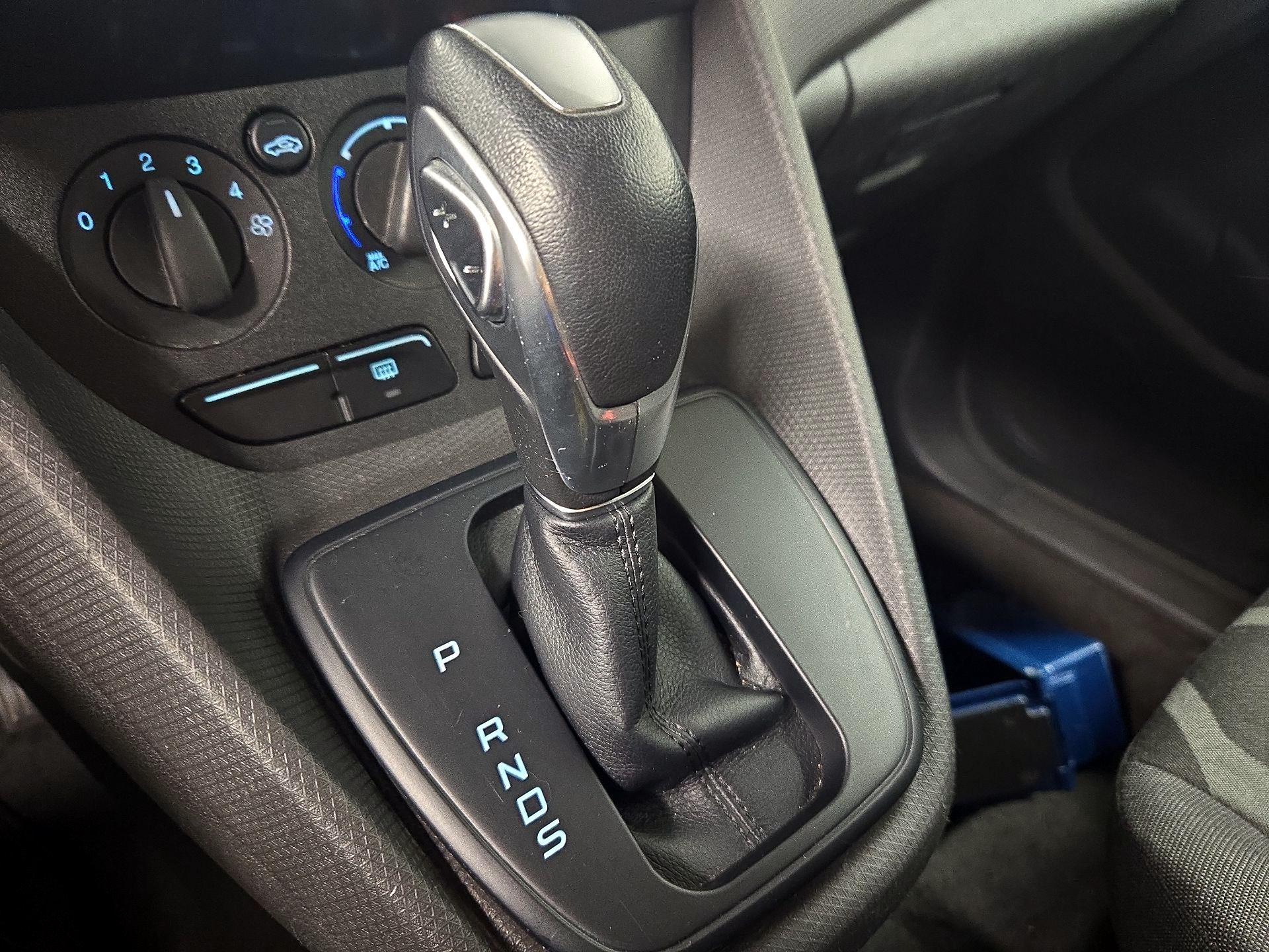 Thumbnail: 2015 Ford Transit Series - 17