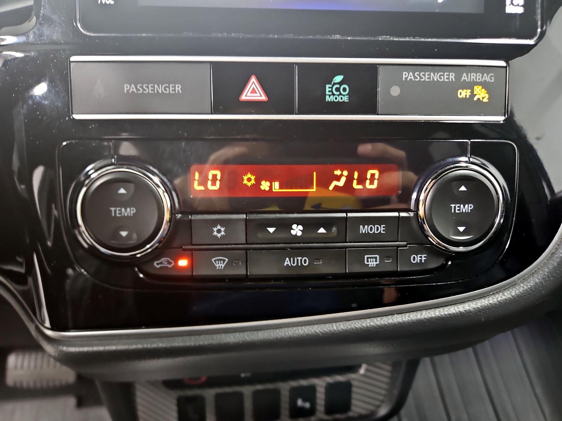 Thumbnail: 2019 Mitsubishi Outlander - 16