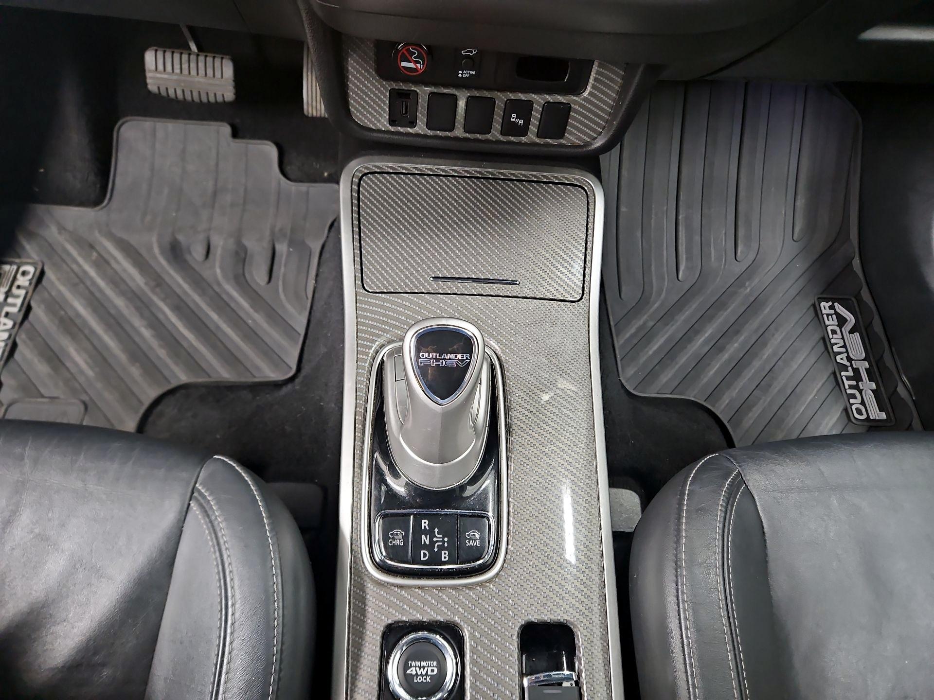 Thumbnail: 2019 Mitsubishi Outlander - 17