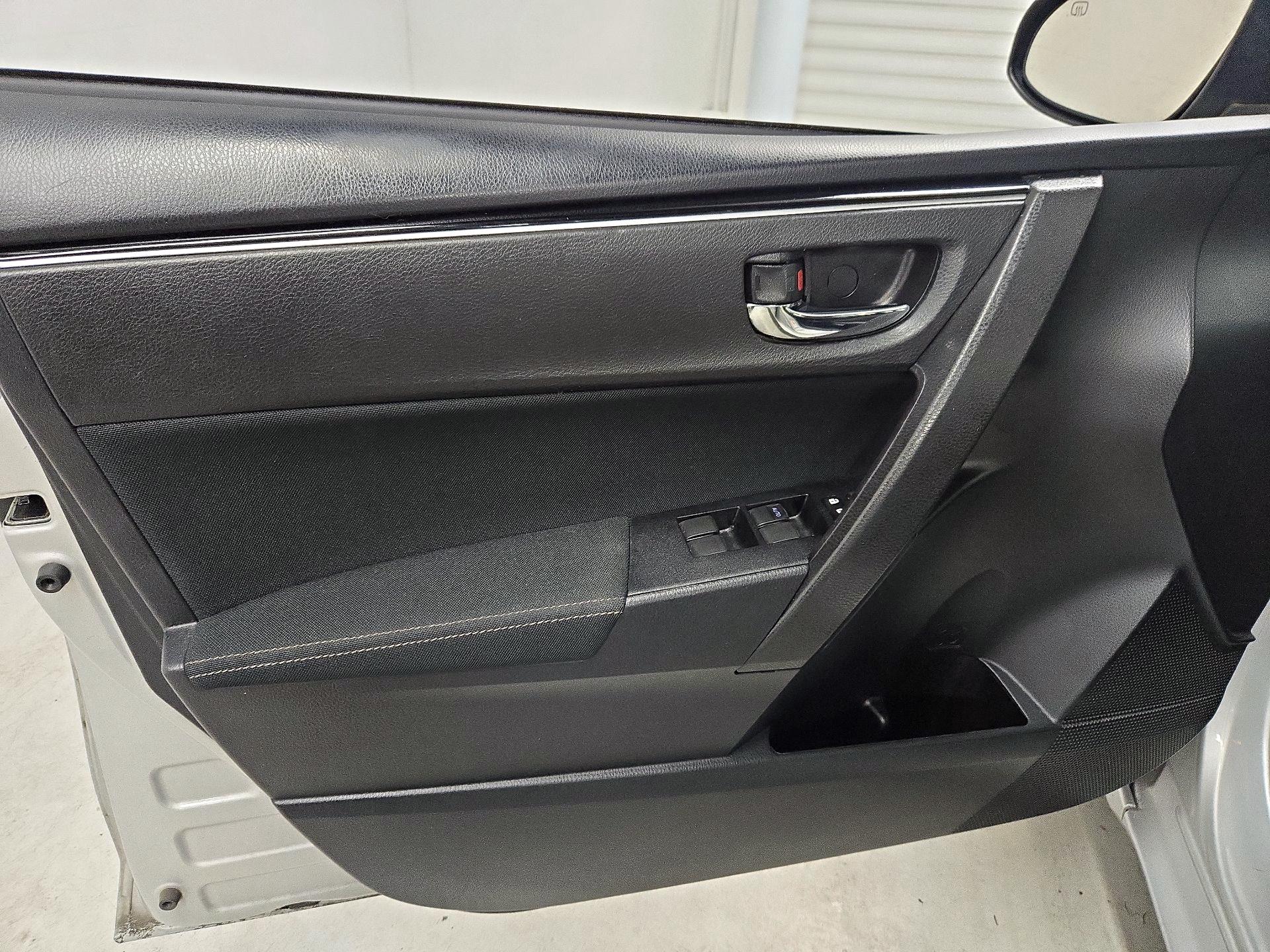 Thumbnail: 2018 Toyota Corolla - 12