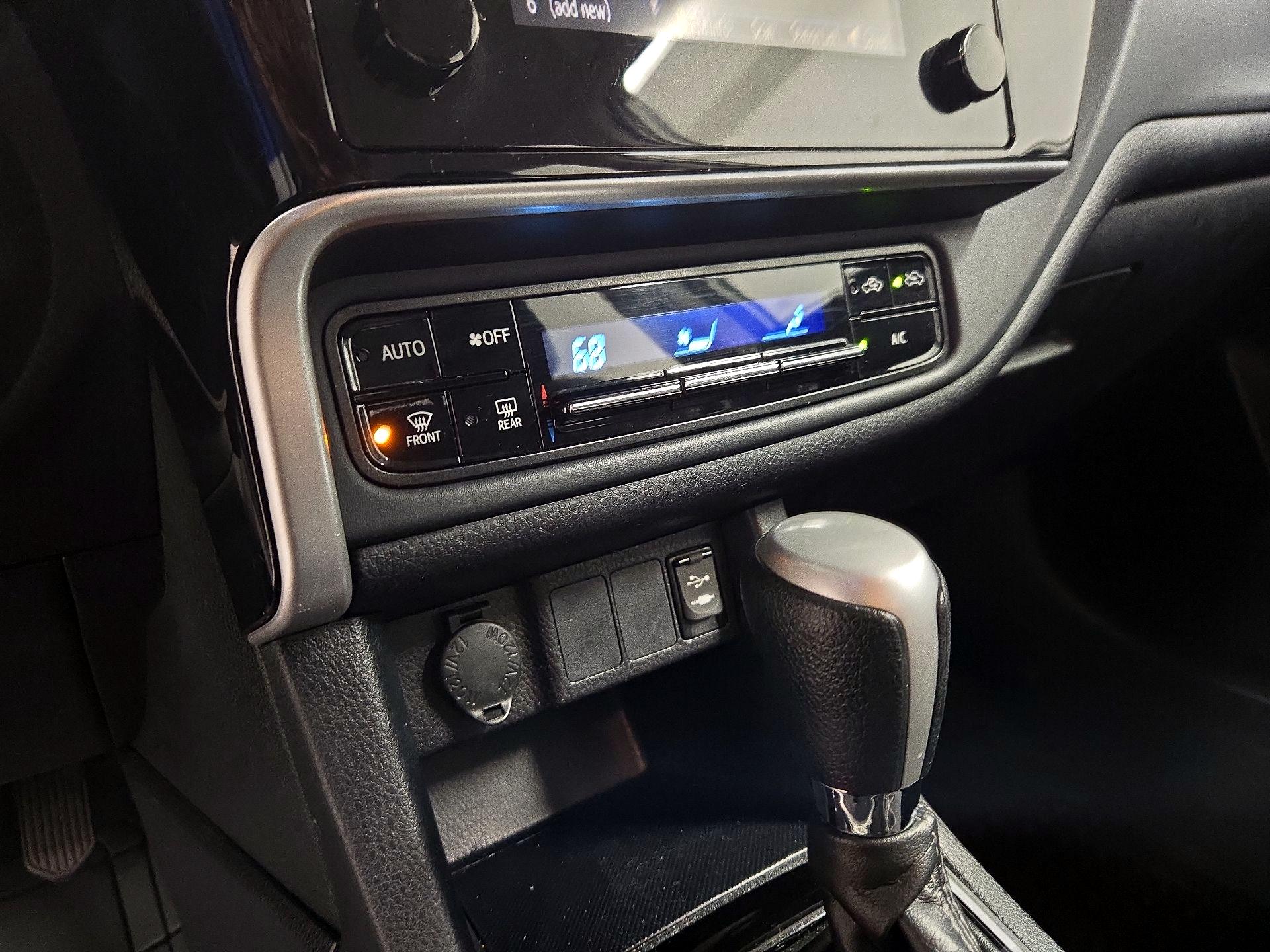 Thumbnail: 2018 Toyota Corolla - 16