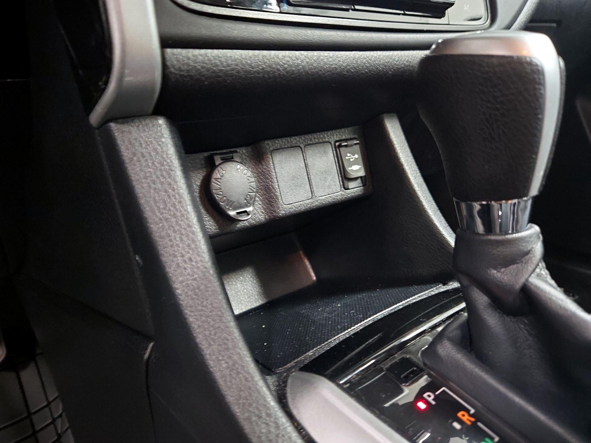 Thumbnail: 2018 Toyota Corolla - 18