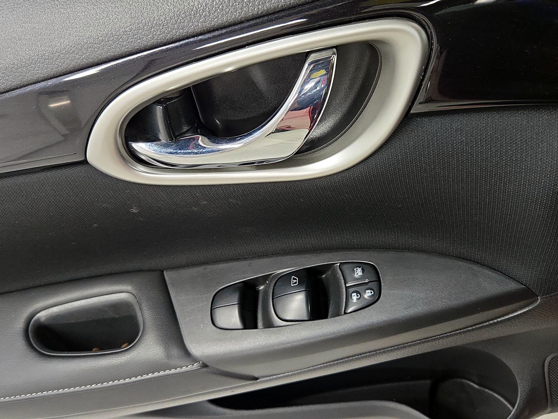 Thumbnail: 2019 Nissan Sentra - 12