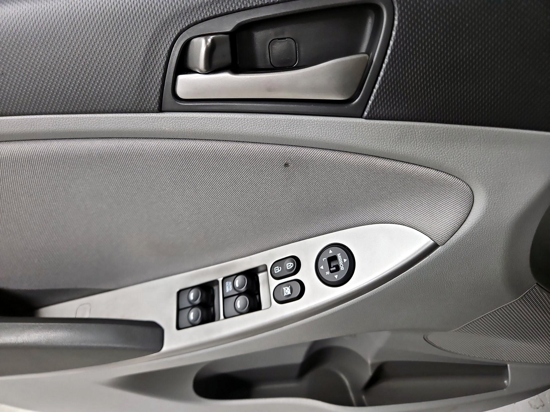 Thumbnail: 2016 Hyundai Accent - 12