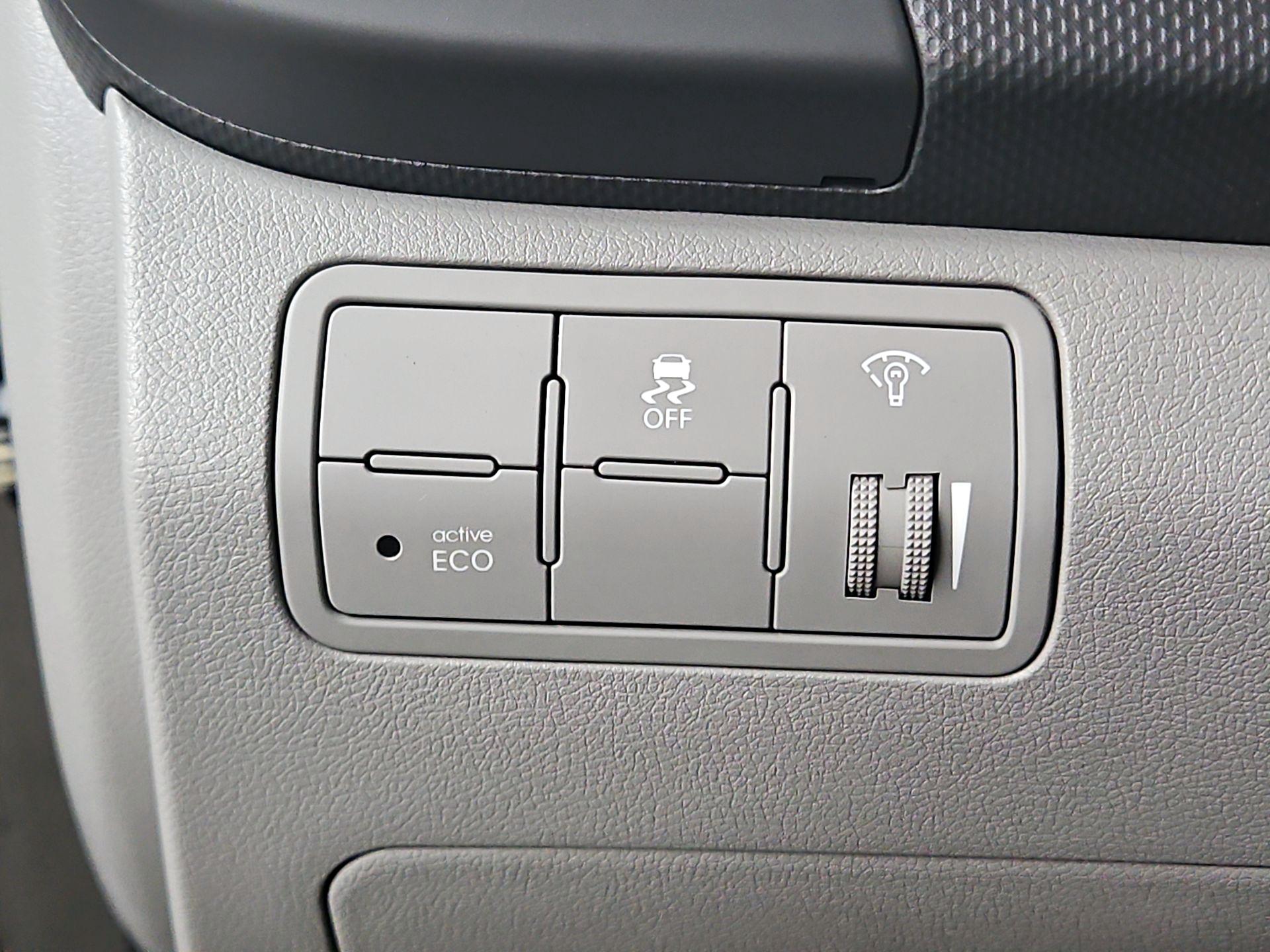 Thumbnail: 2016 Hyundai Accent - 13