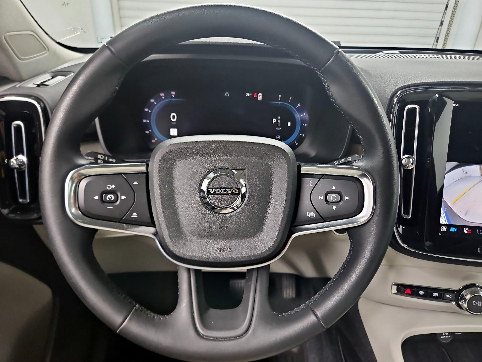 Thumbnail: 2023 Volvo XC40 - 10