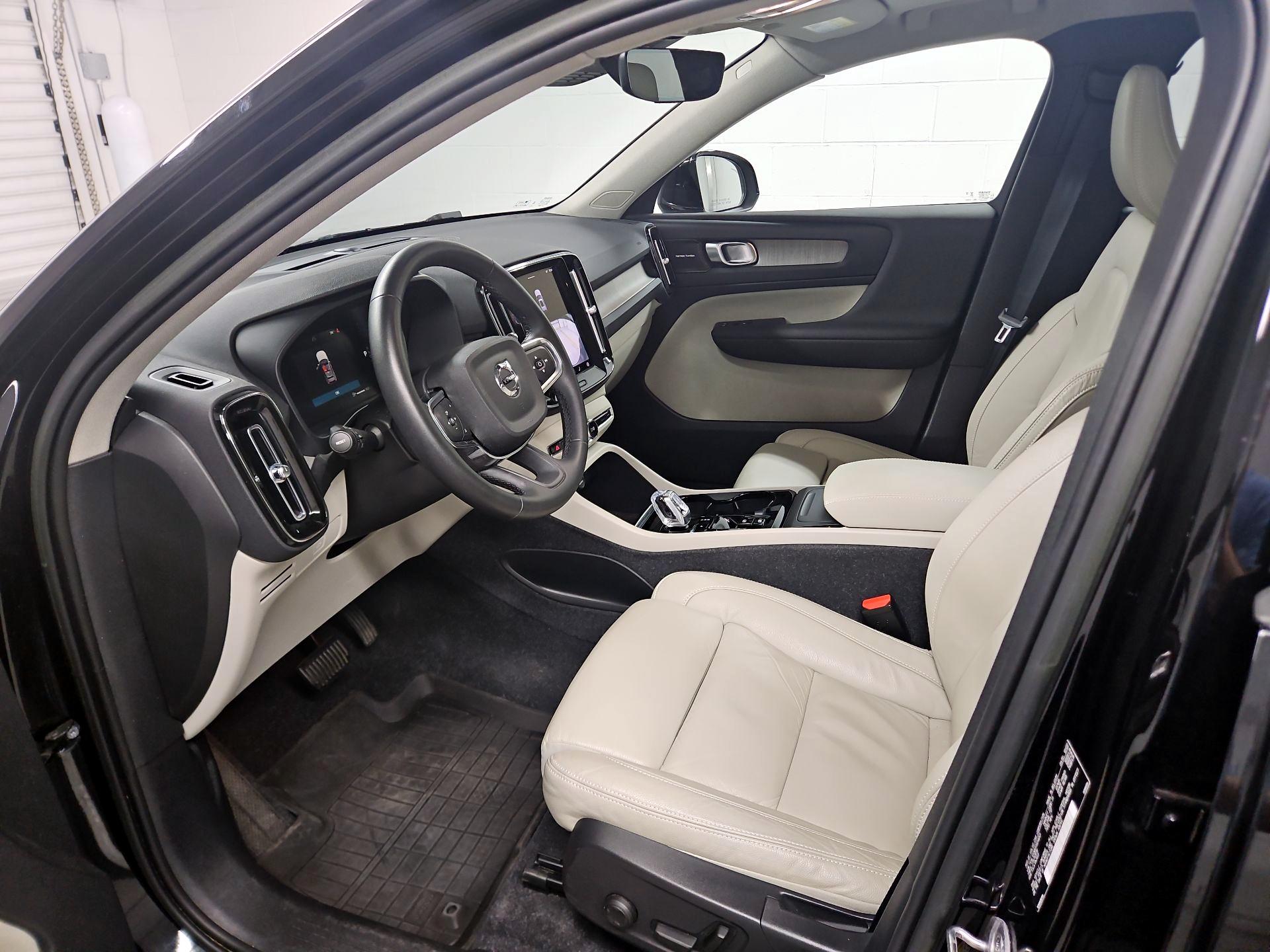 Thumbnail: 2023 Volvo XC40 - 11
