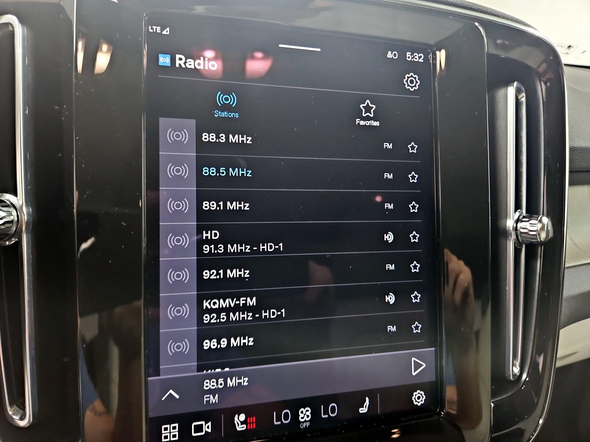 Thumbnail: 2023 Volvo XC40 - 15