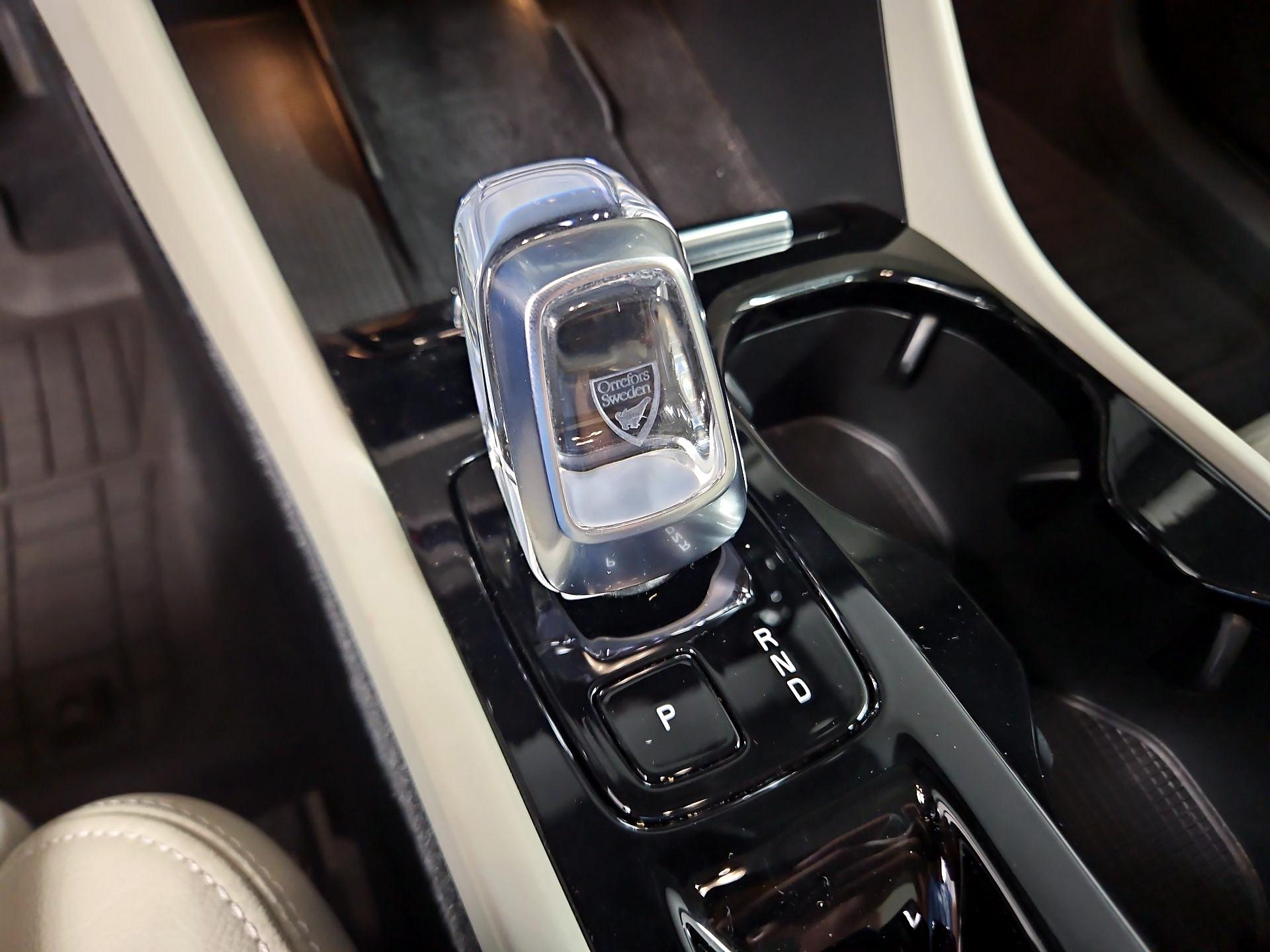 Thumbnail: 2023 Volvo XC40 - 17