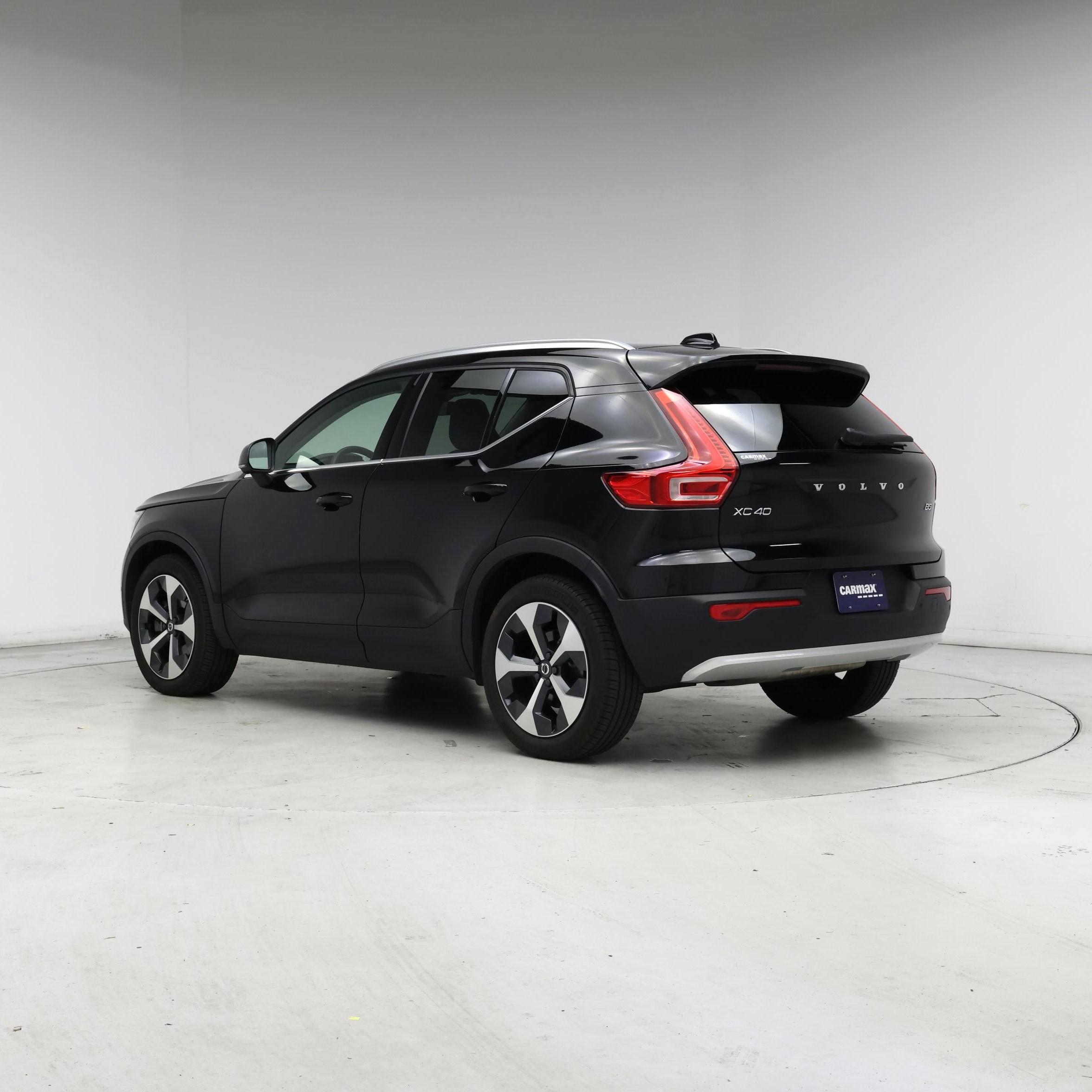 Thumbnail: 2023 Volvo XC40 - 2