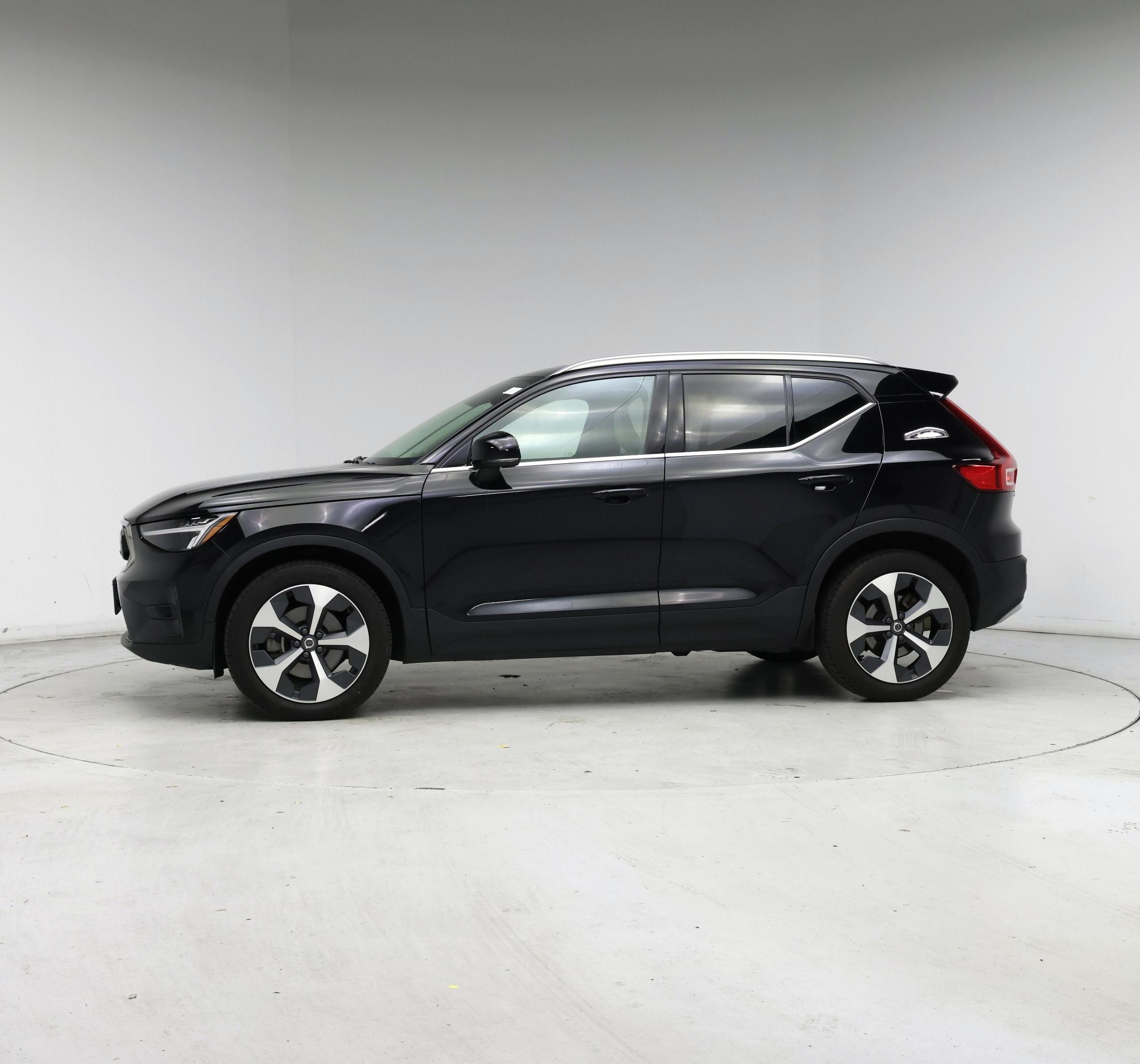 Thumbnail: 2023 Volvo XC40 - 3