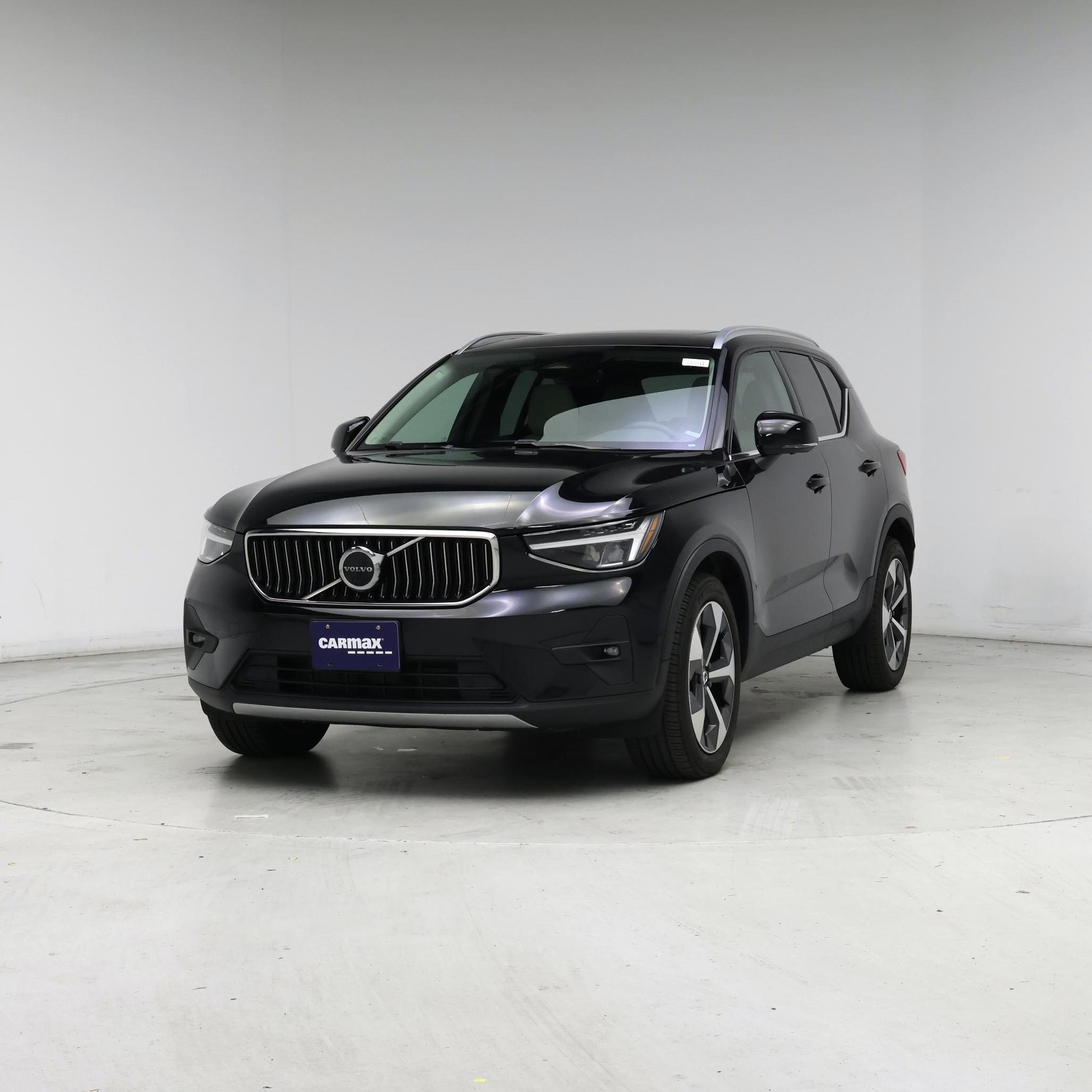 Thumbnail: 2023 Volvo XC40 - 4