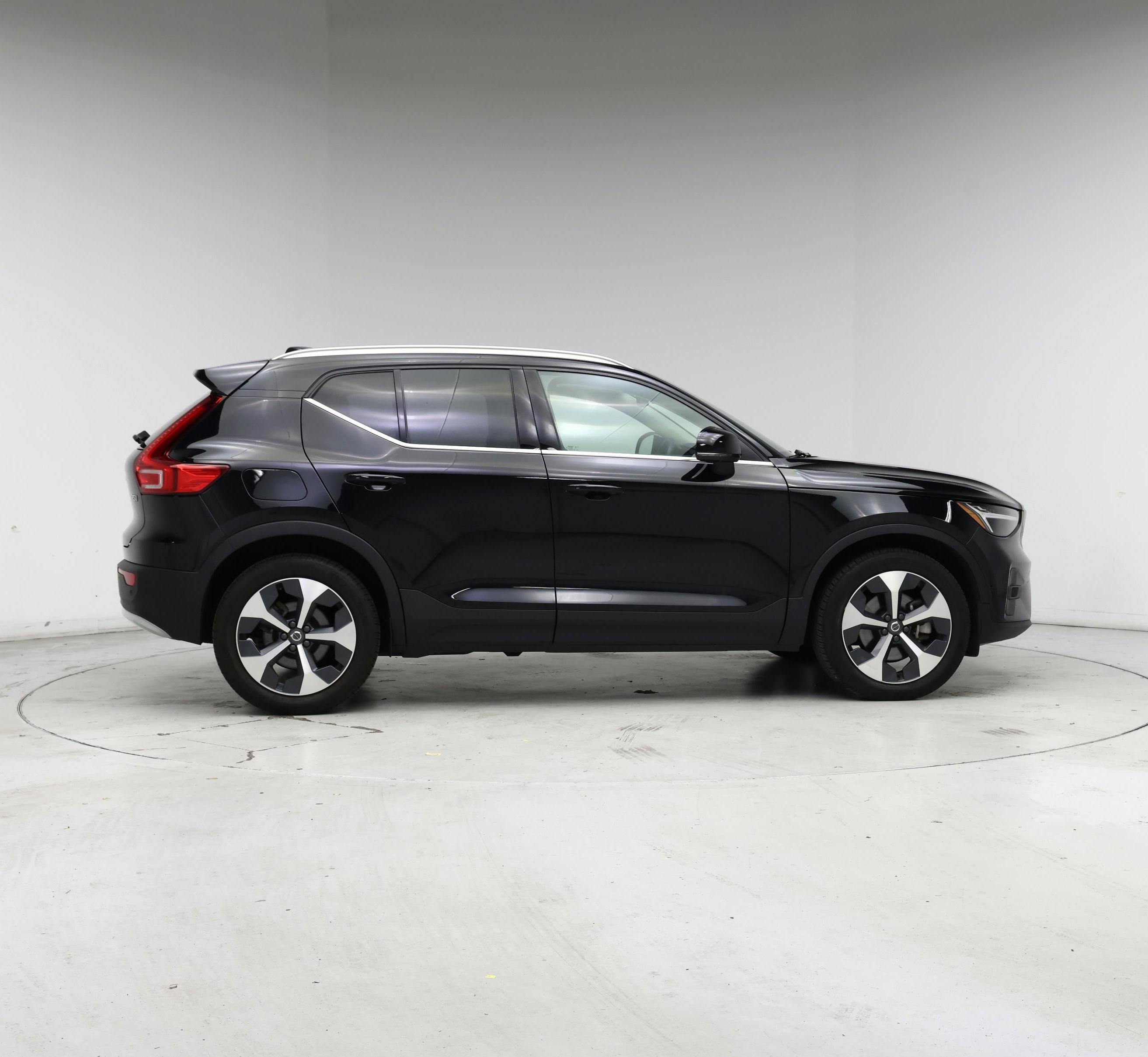 Thumbnail: 2023 Volvo XC40 - 7