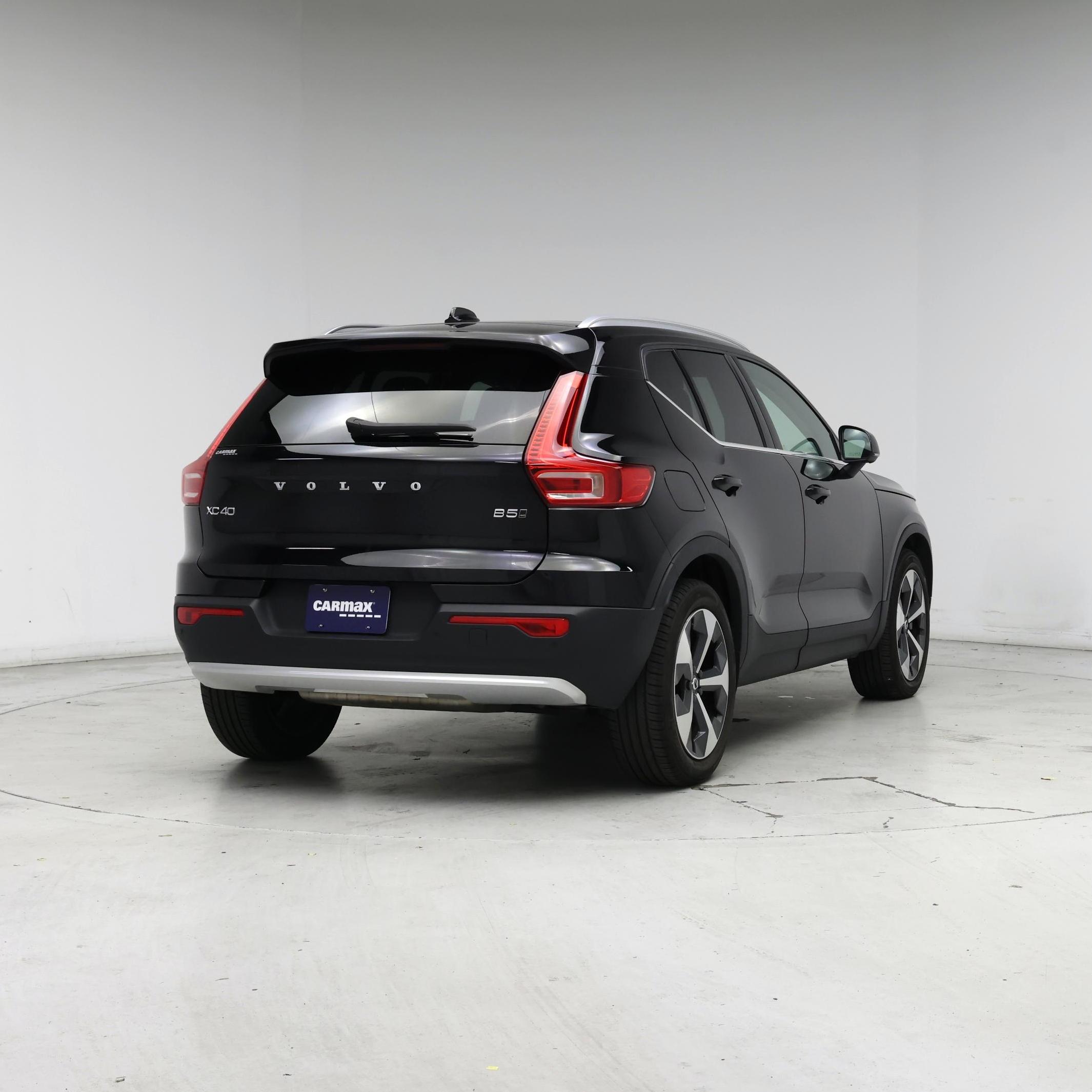 Thumbnail: 2023 Volvo XC40 - 8