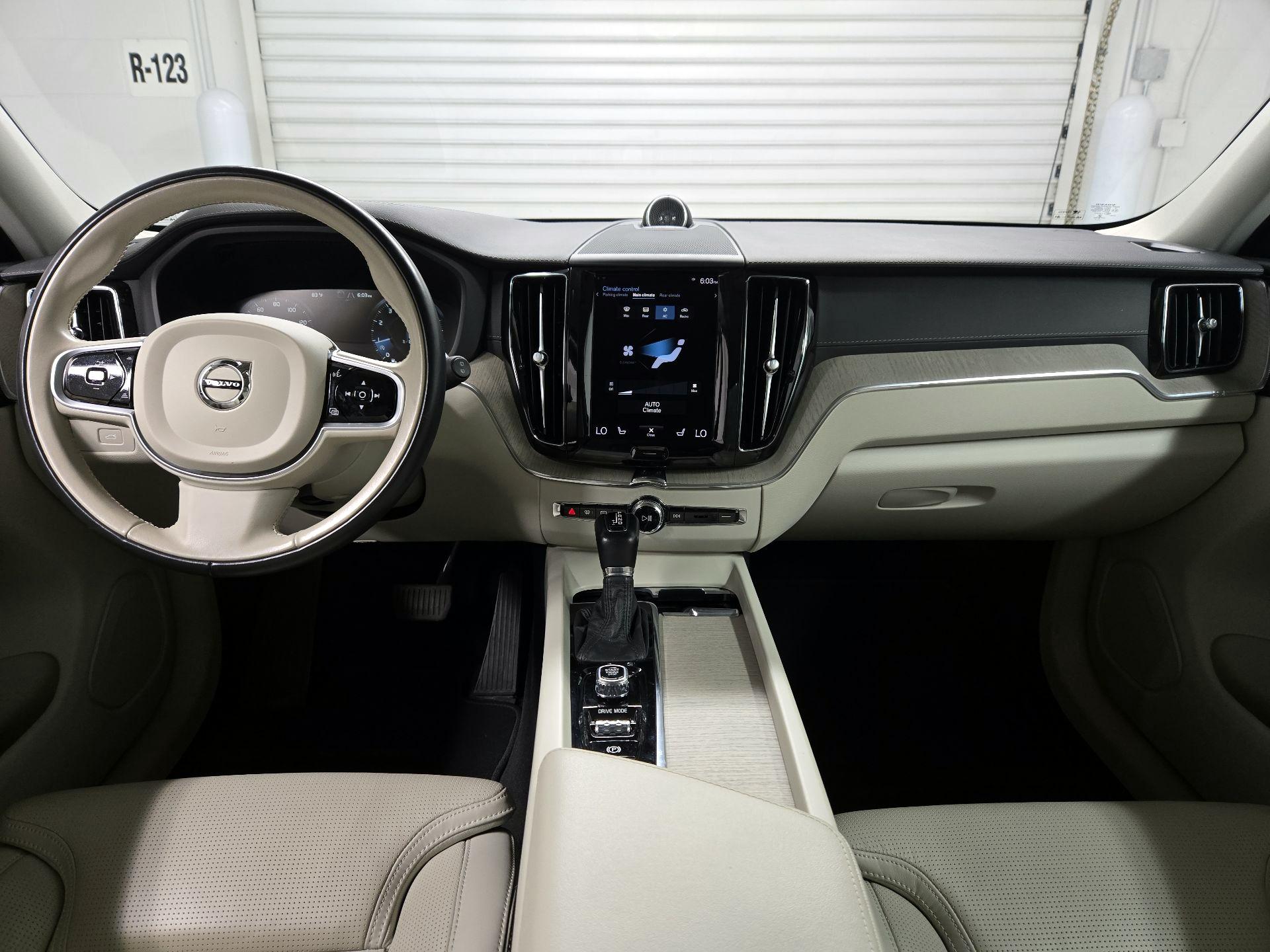 Thumbnail: 2021 Volvo XC60 - 9
