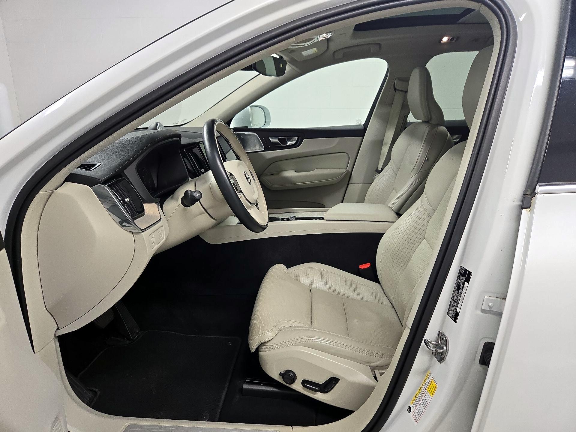 Thumbnail: 2021 Volvo XC60 - 11