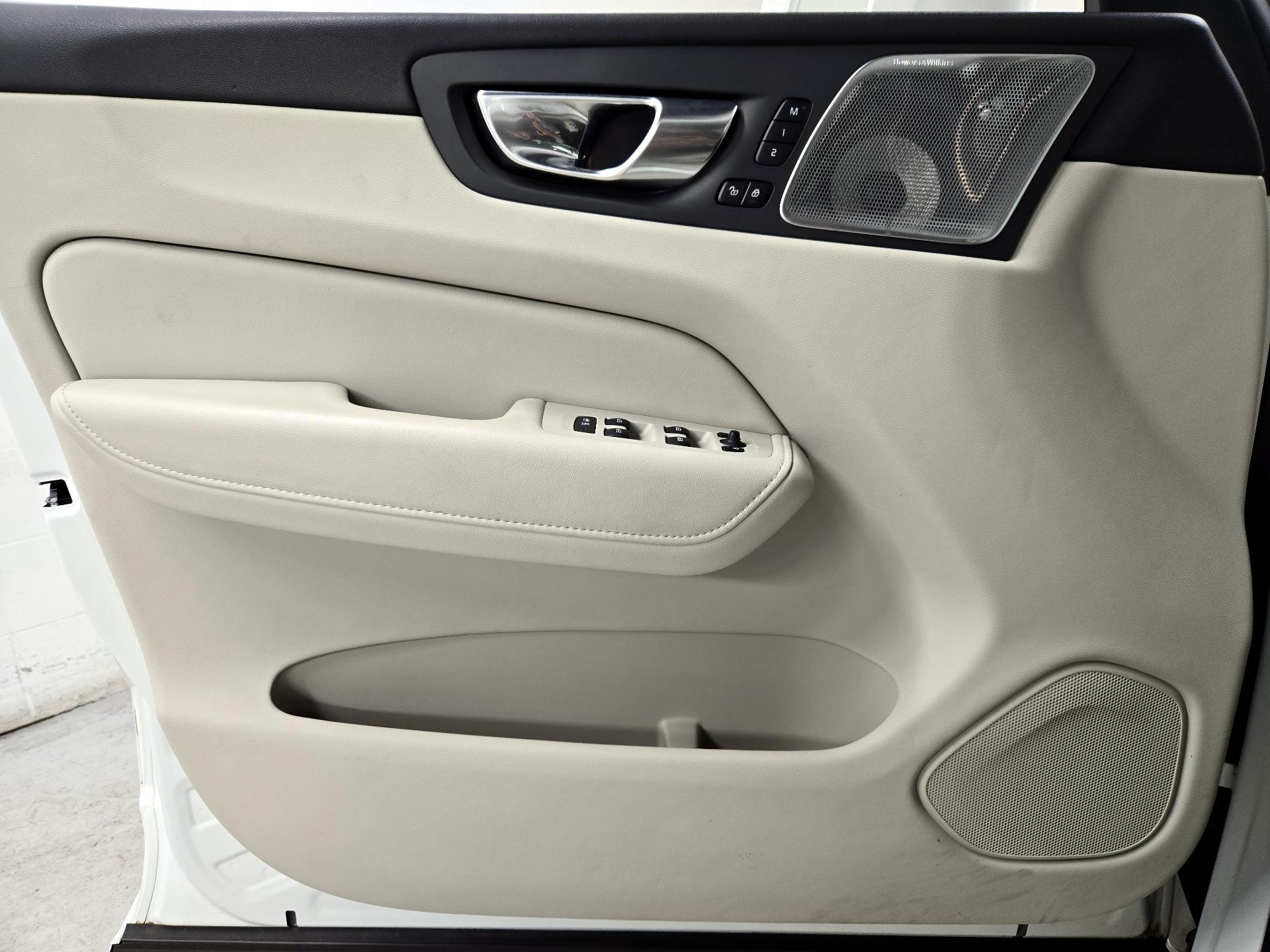 Thumbnail: 2021 Volvo XC60 - 12