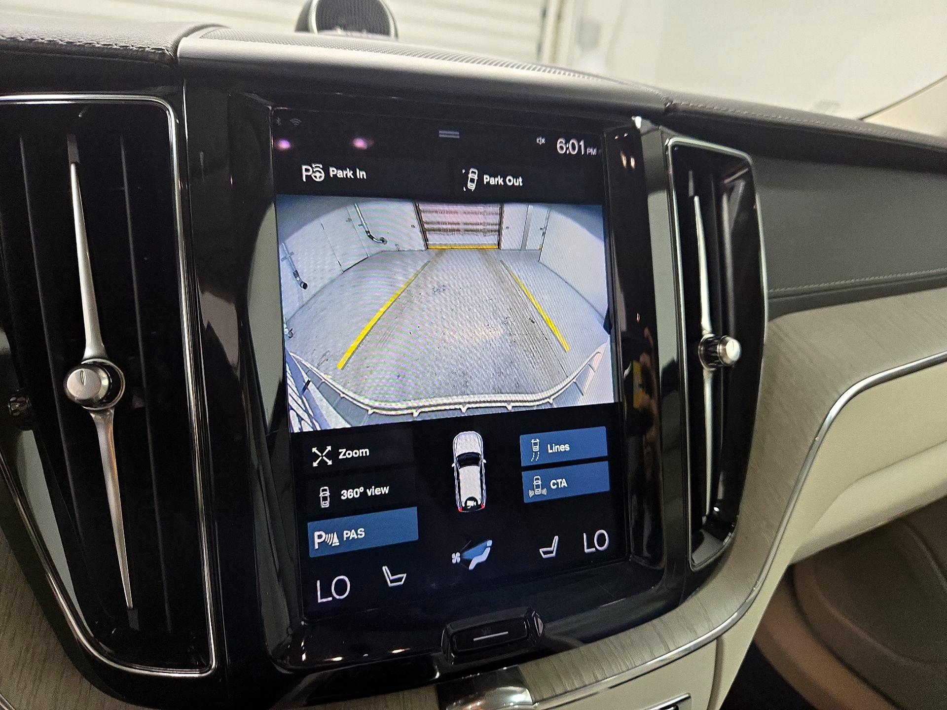 Thumbnail: 2021 Volvo XC60 - 15