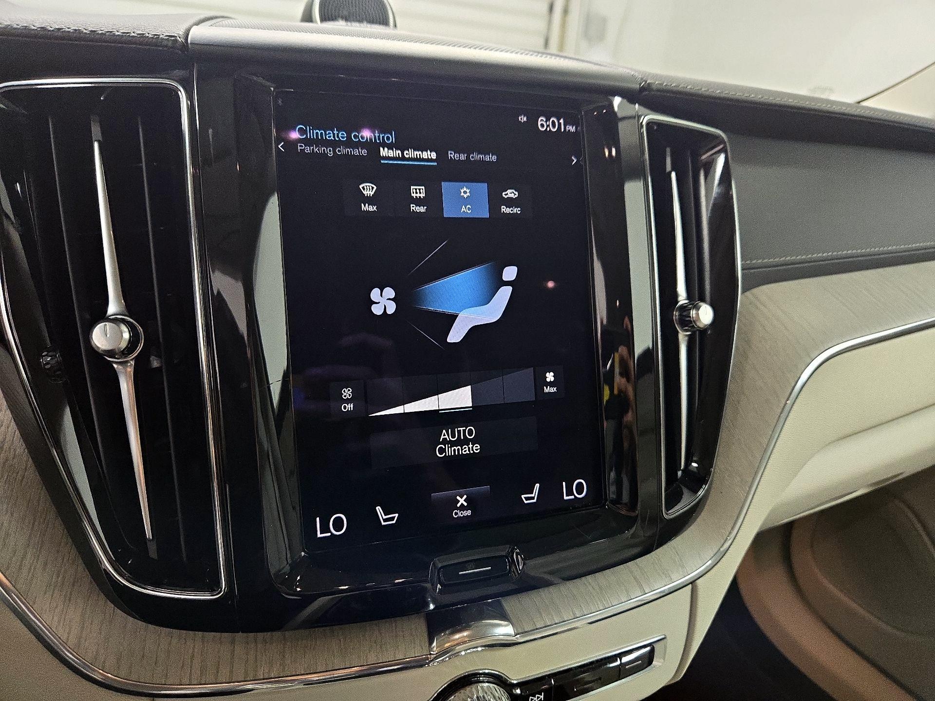 Thumbnail: 2021 Volvo XC60 - 17