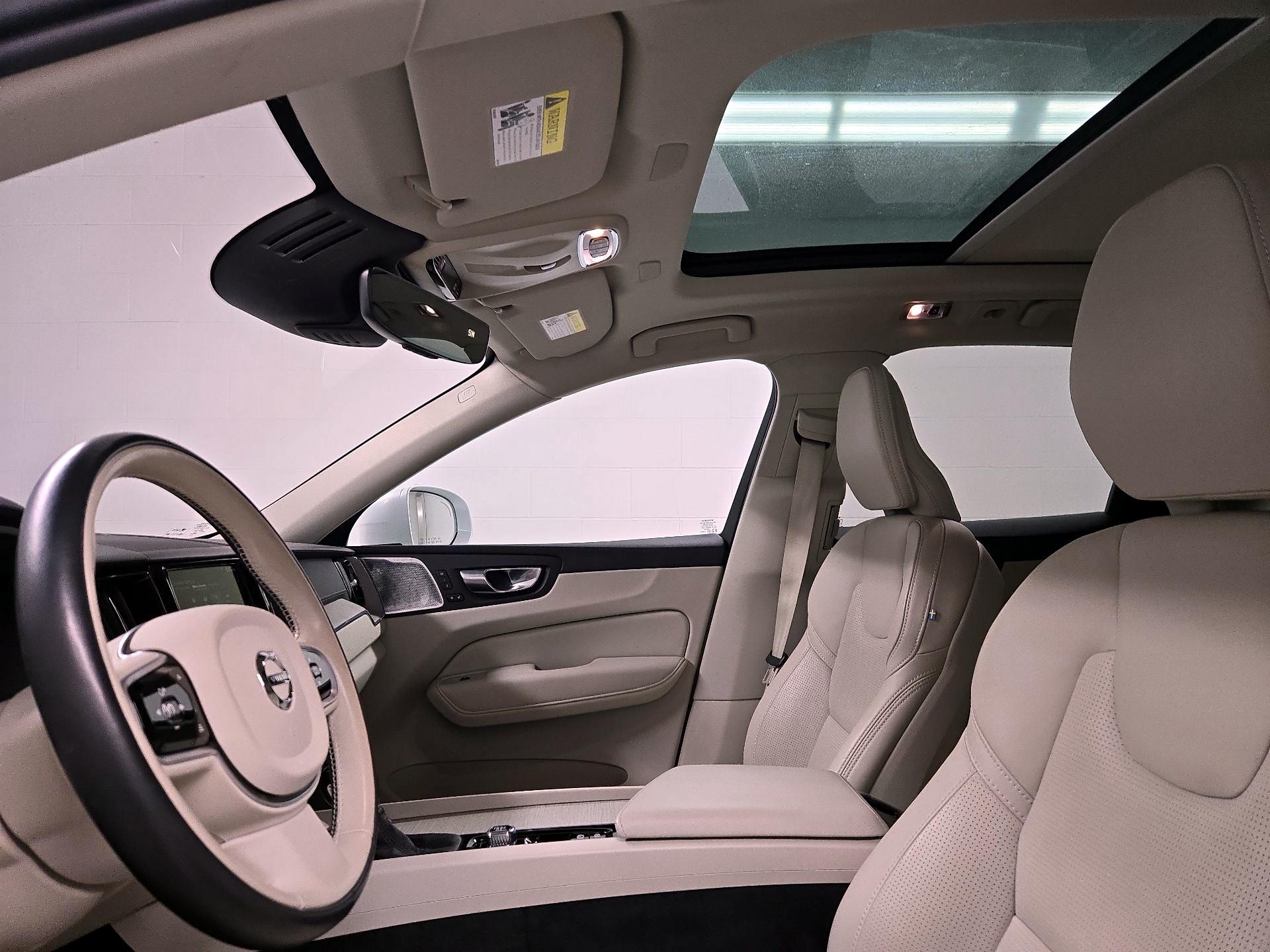 Thumbnail: 2021 Volvo XC60 - 20
