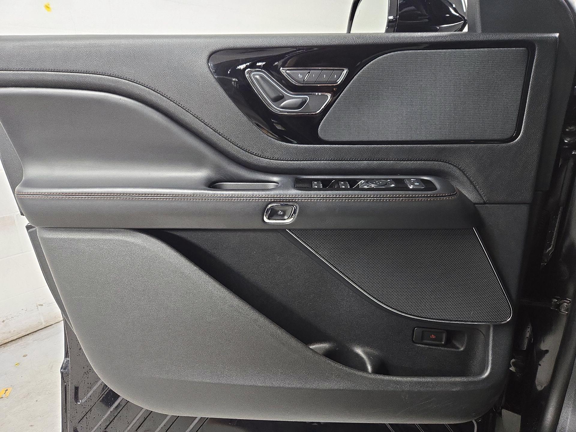 Thumbnail: 2021 Lincoln Aviator - 12