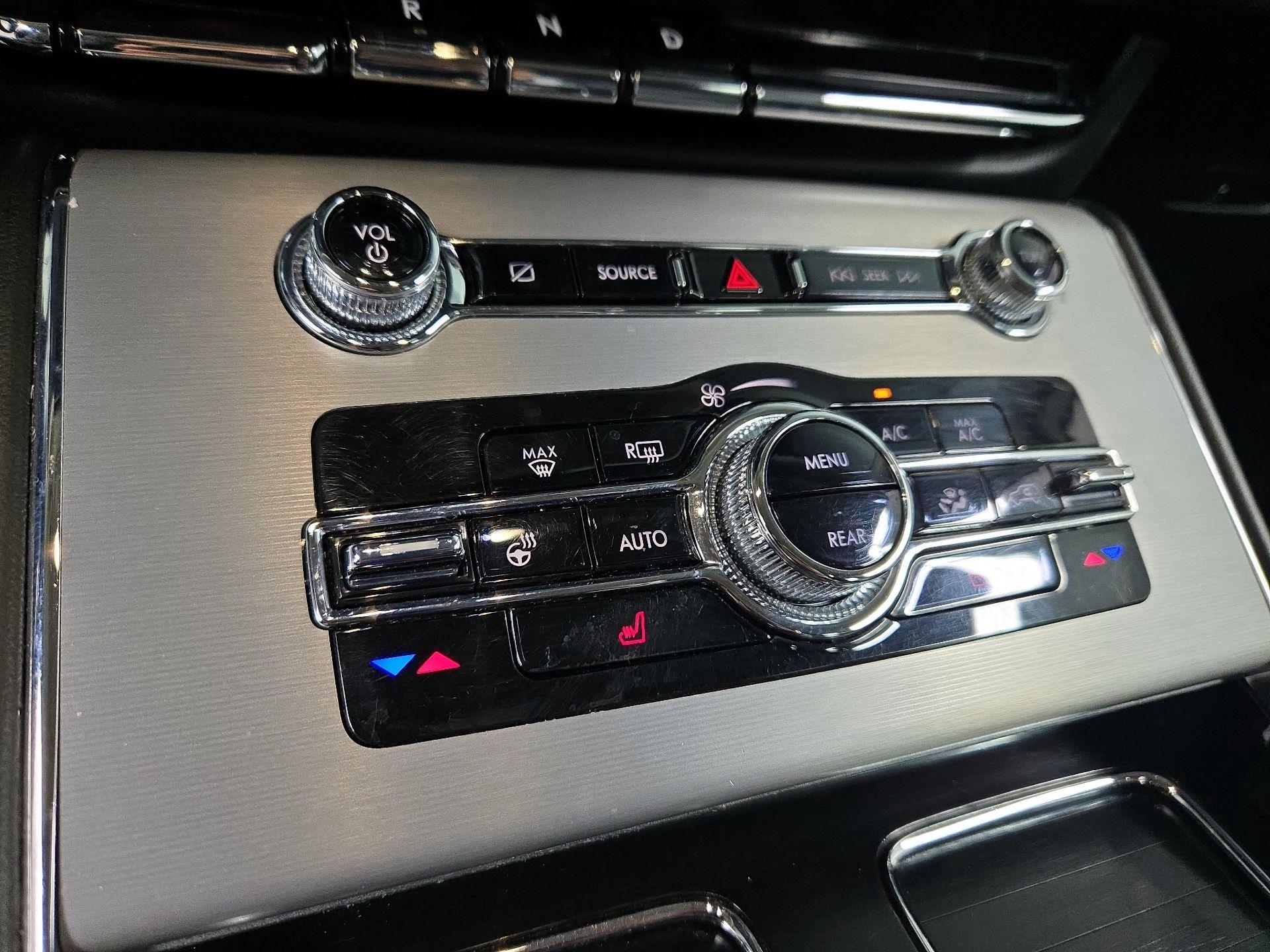 Thumbnail: 2021 Lincoln Aviator - 17