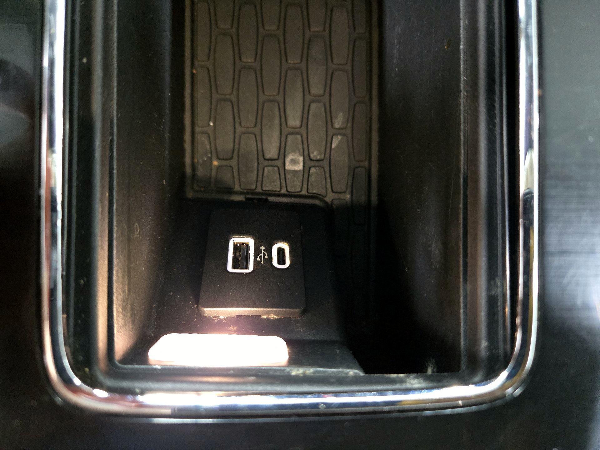 Thumbnail: 2021 Lincoln Aviator - 19