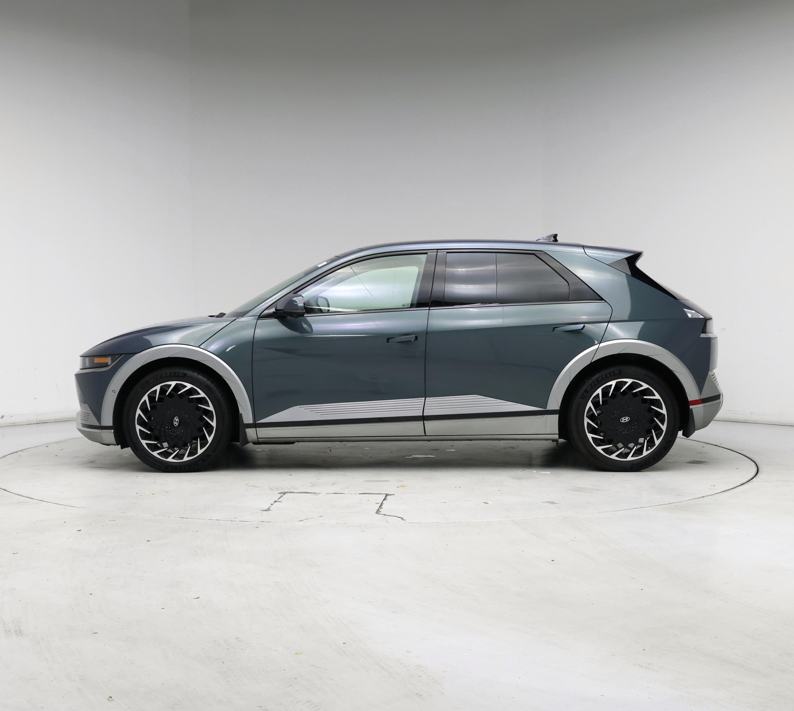 Thumbnail: 2024 Hyundai Ioniq 5 - 3