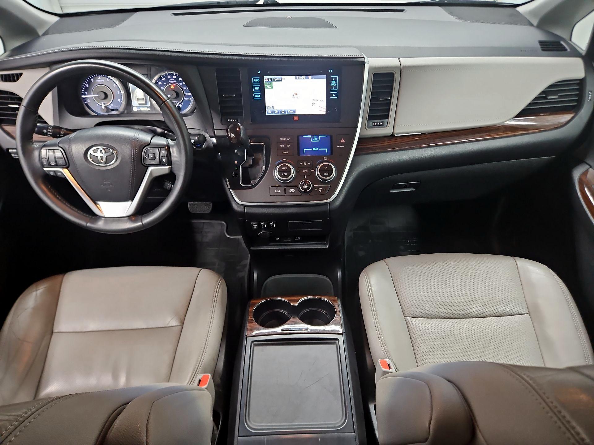Thumbnail: 2015 Toyota Sienna - 9