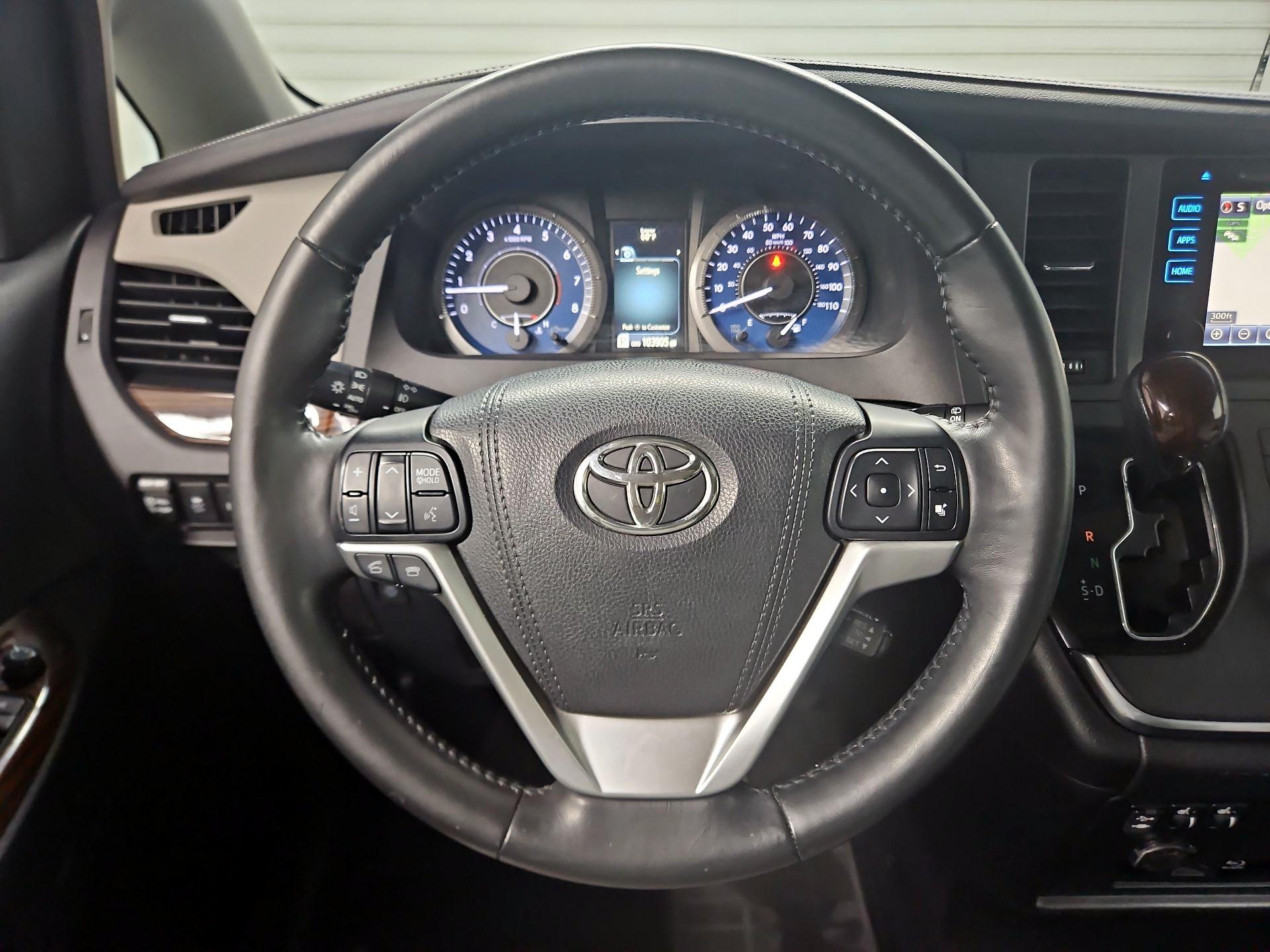 Thumbnail: 2015 Toyota Sienna - 10