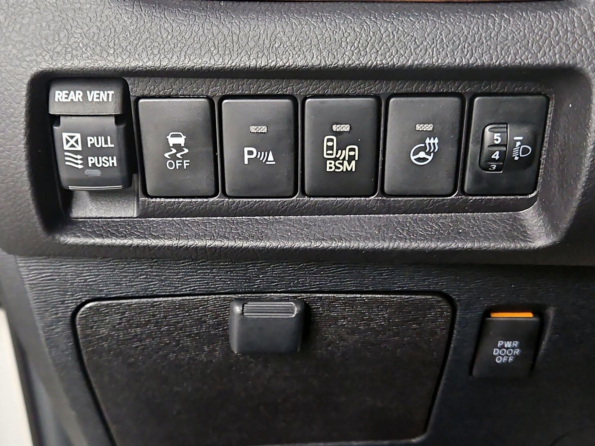 Thumbnail: 2015 Toyota Sienna - 13