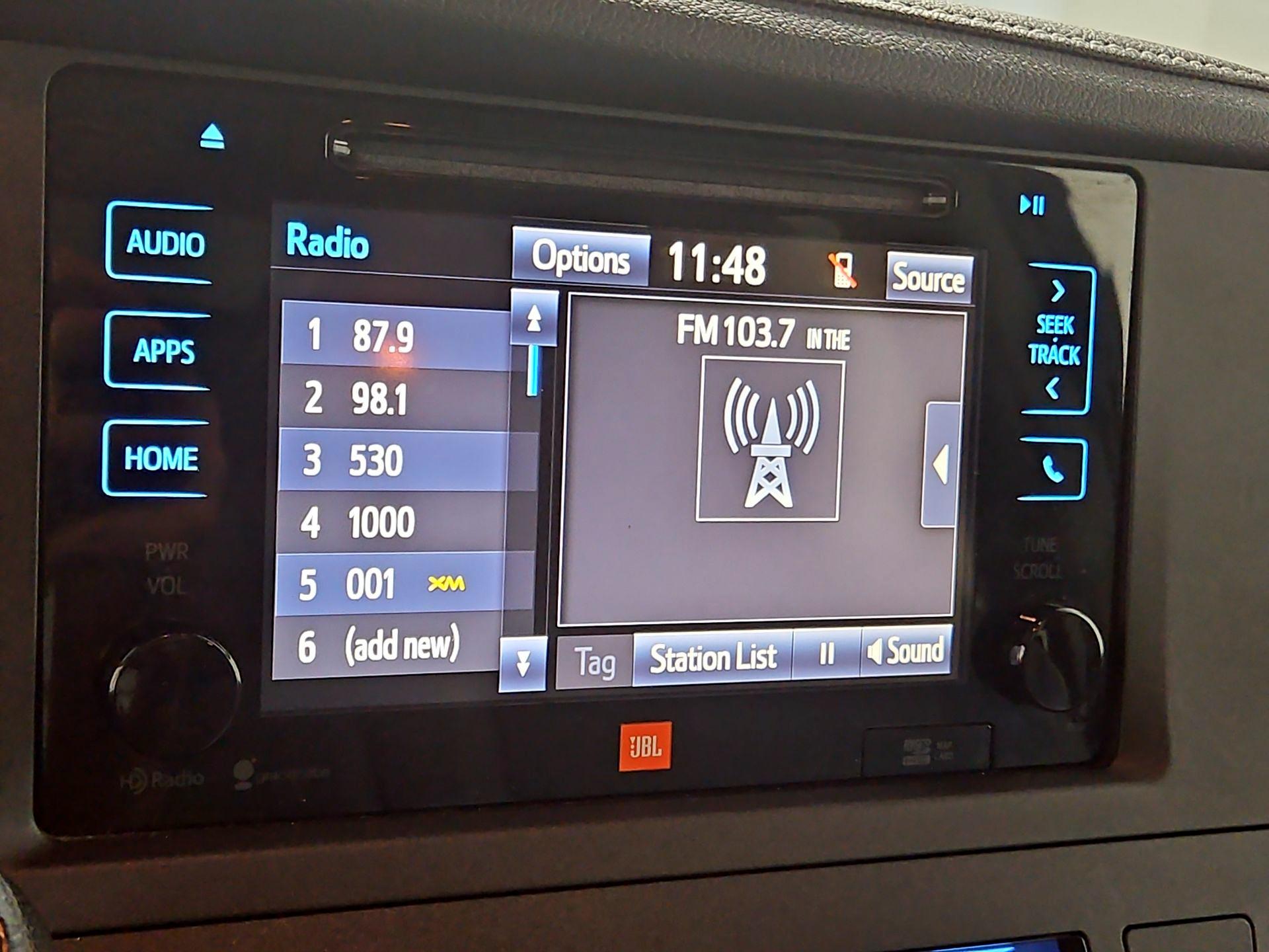 Thumbnail: 2015 Toyota Sienna - 16