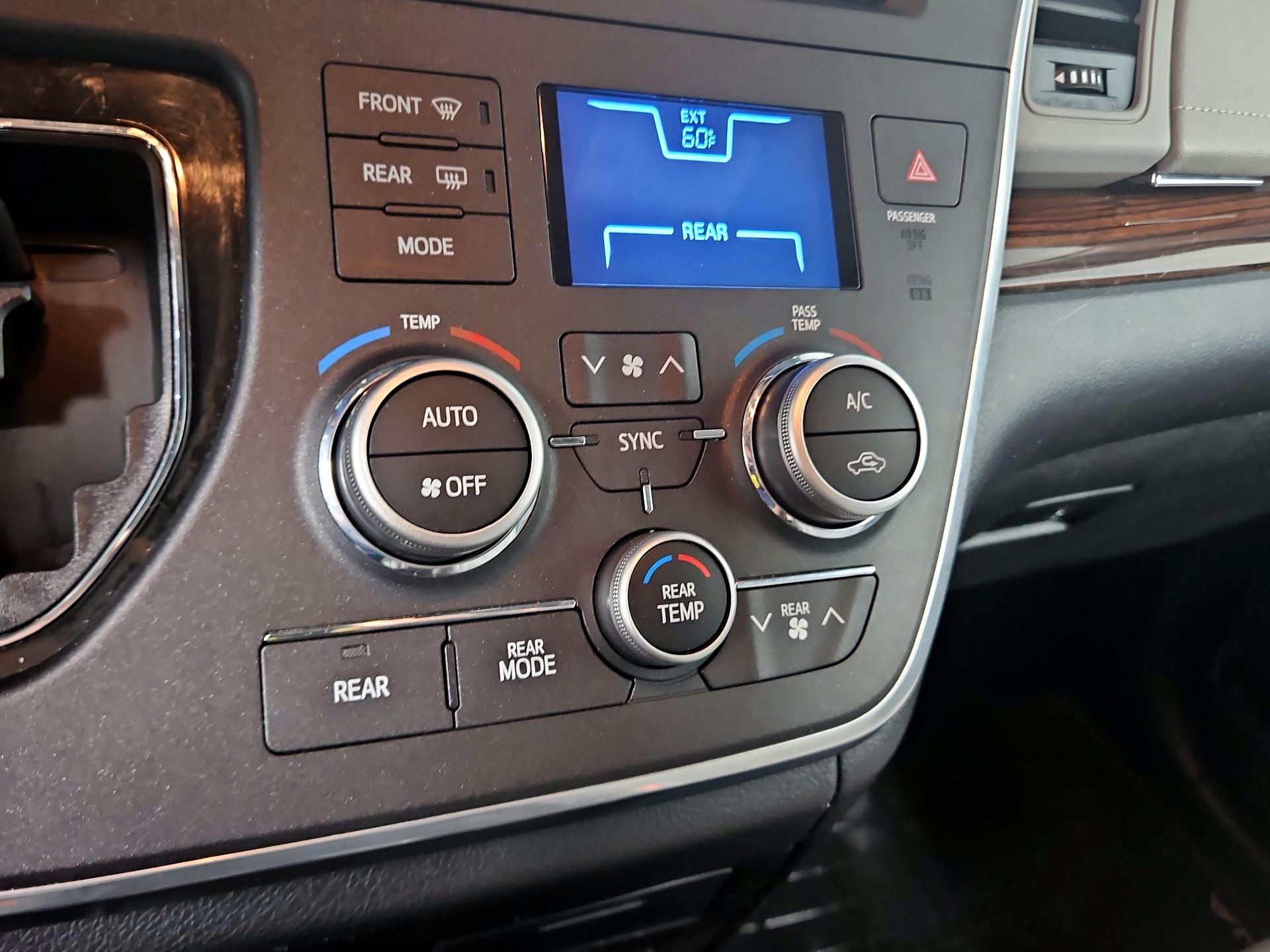 Thumbnail: 2015 Toyota Sienna - 17