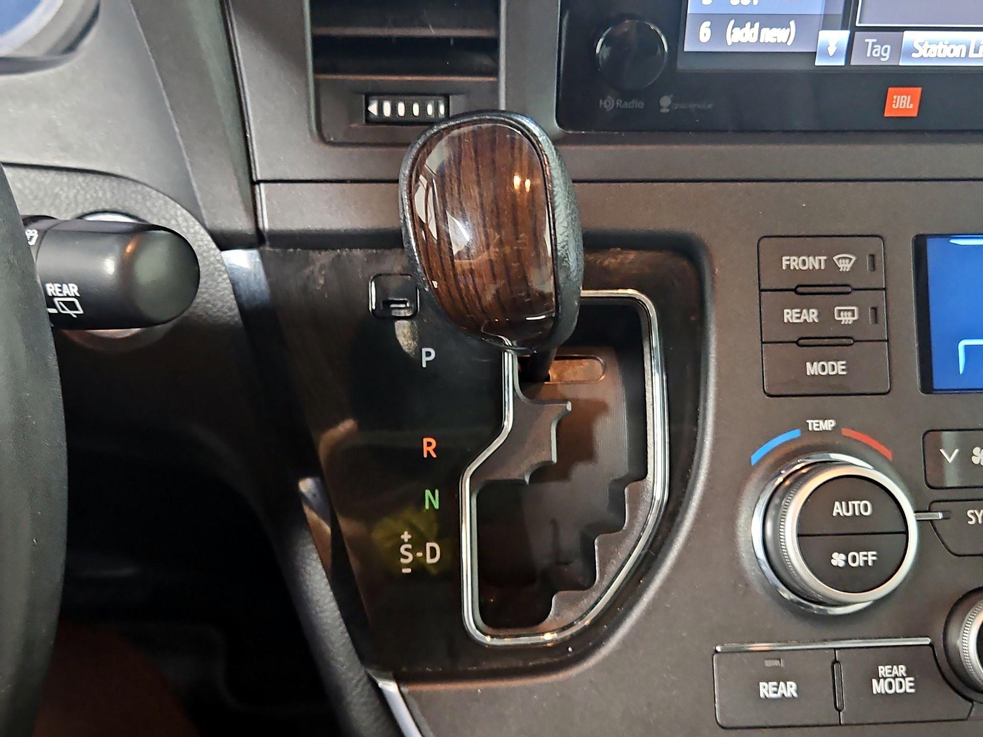 Thumbnail: 2015 Toyota Sienna - 18