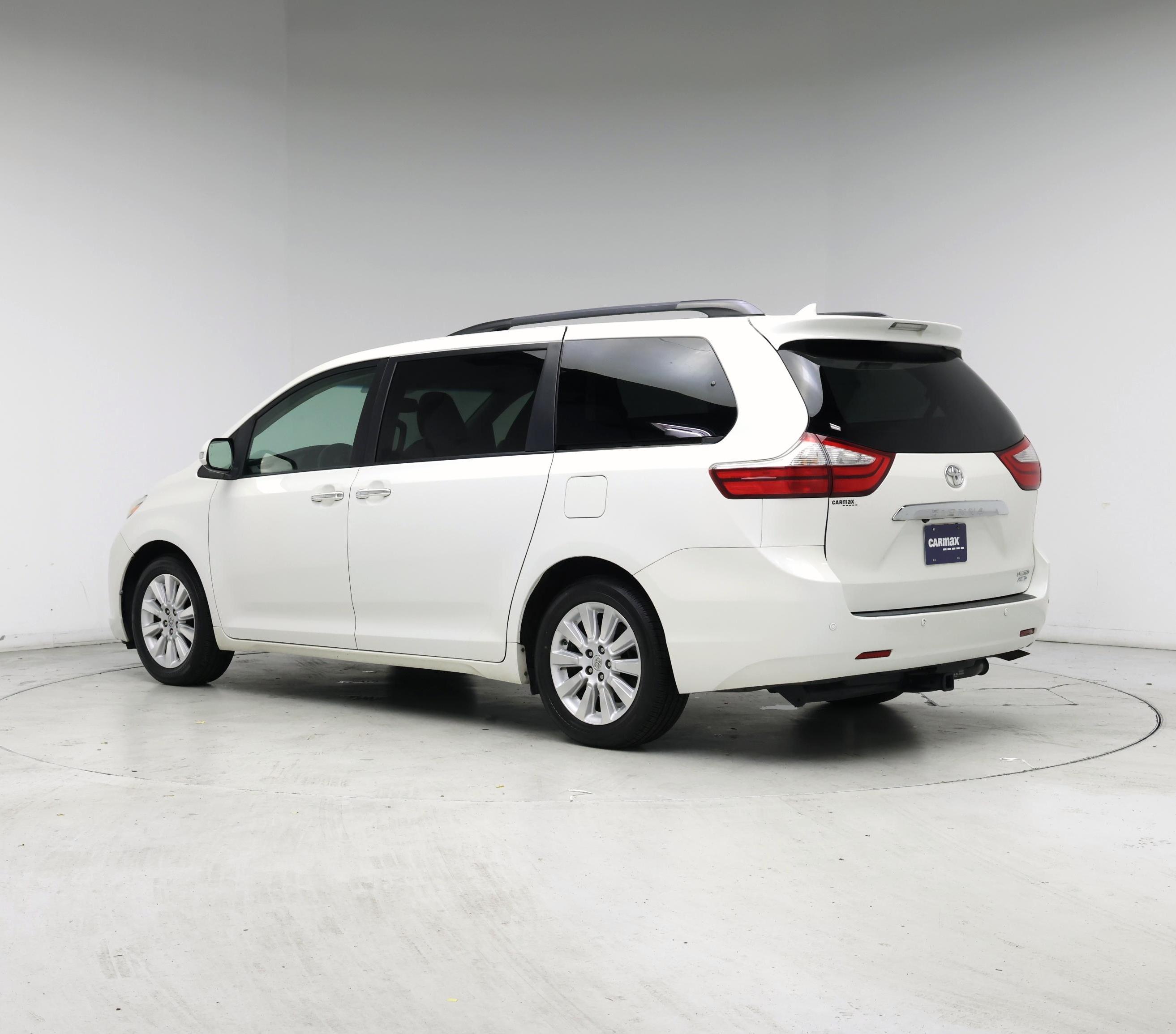Thumbnail: 2015 Toyota Sienna - 2